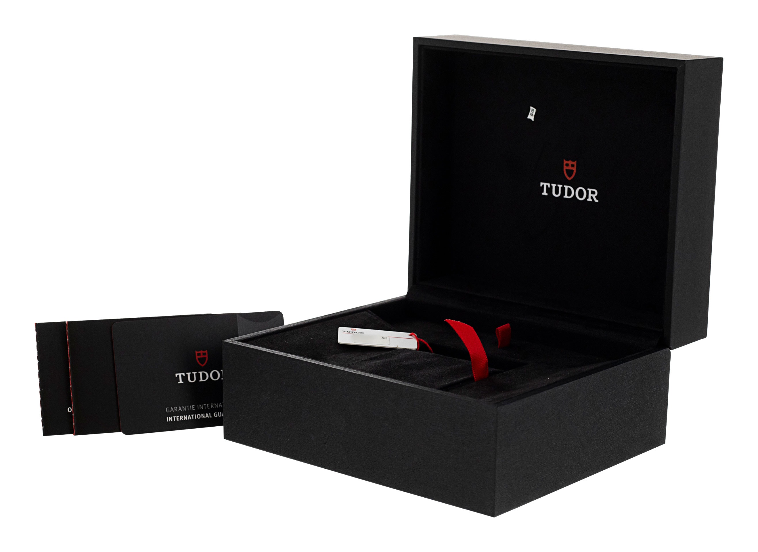 Tudor Black Bay Pro M79470-0001 Thumbnail 4