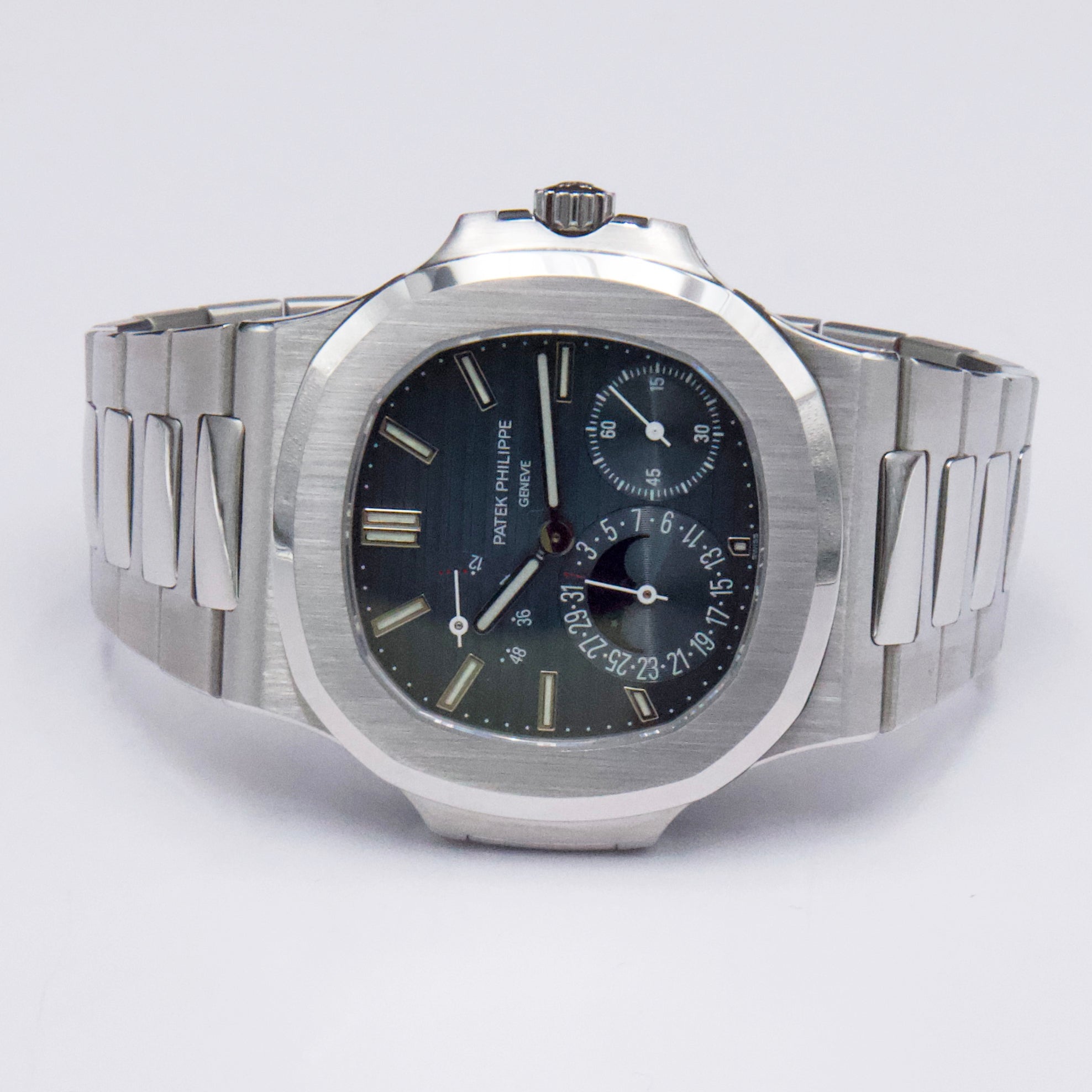 Patek Philippe Nautilus 5712/1A-001 Thumbnail 4