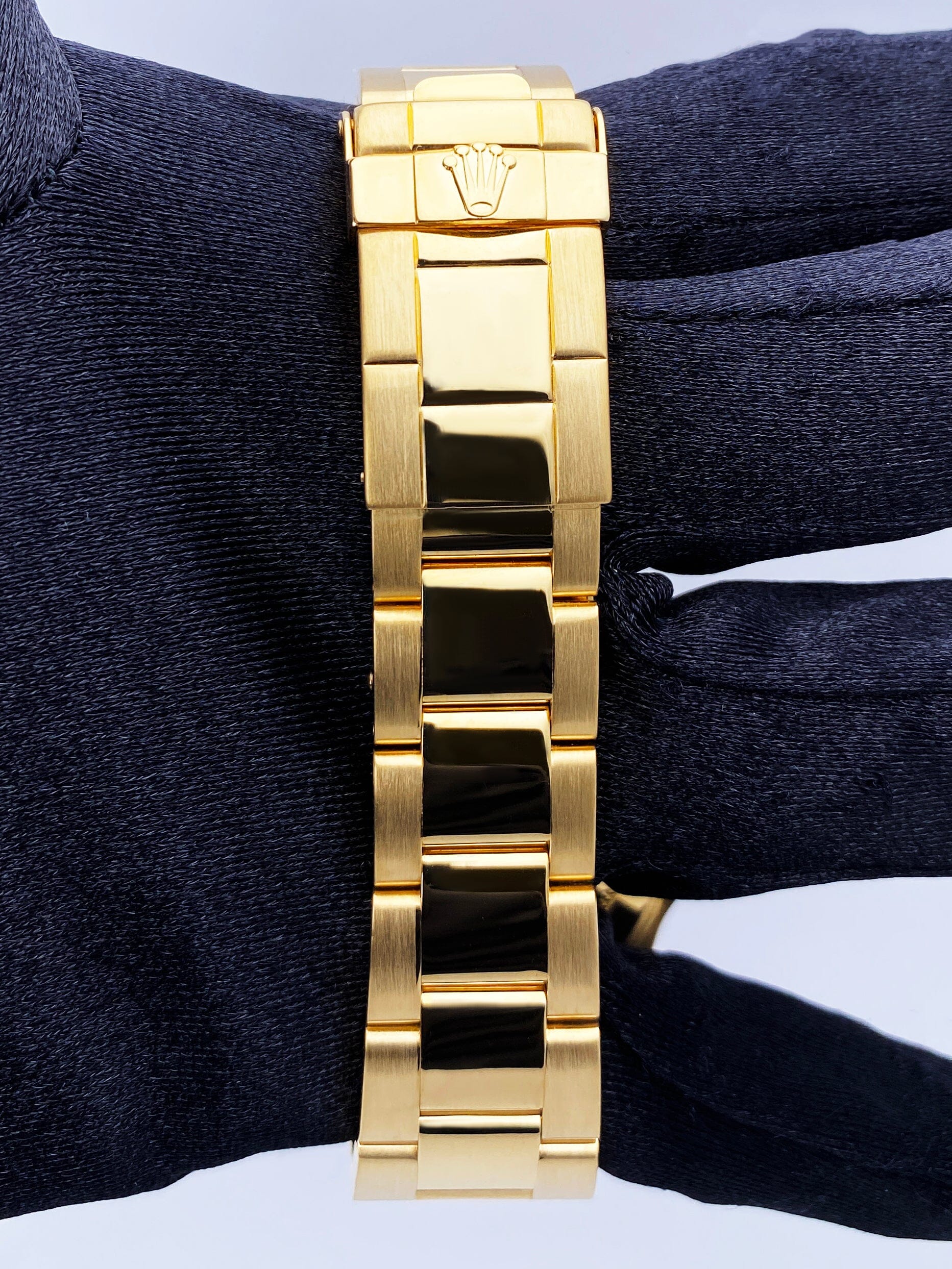 Rolex Yacht-Master 16628 Thumbnail 6