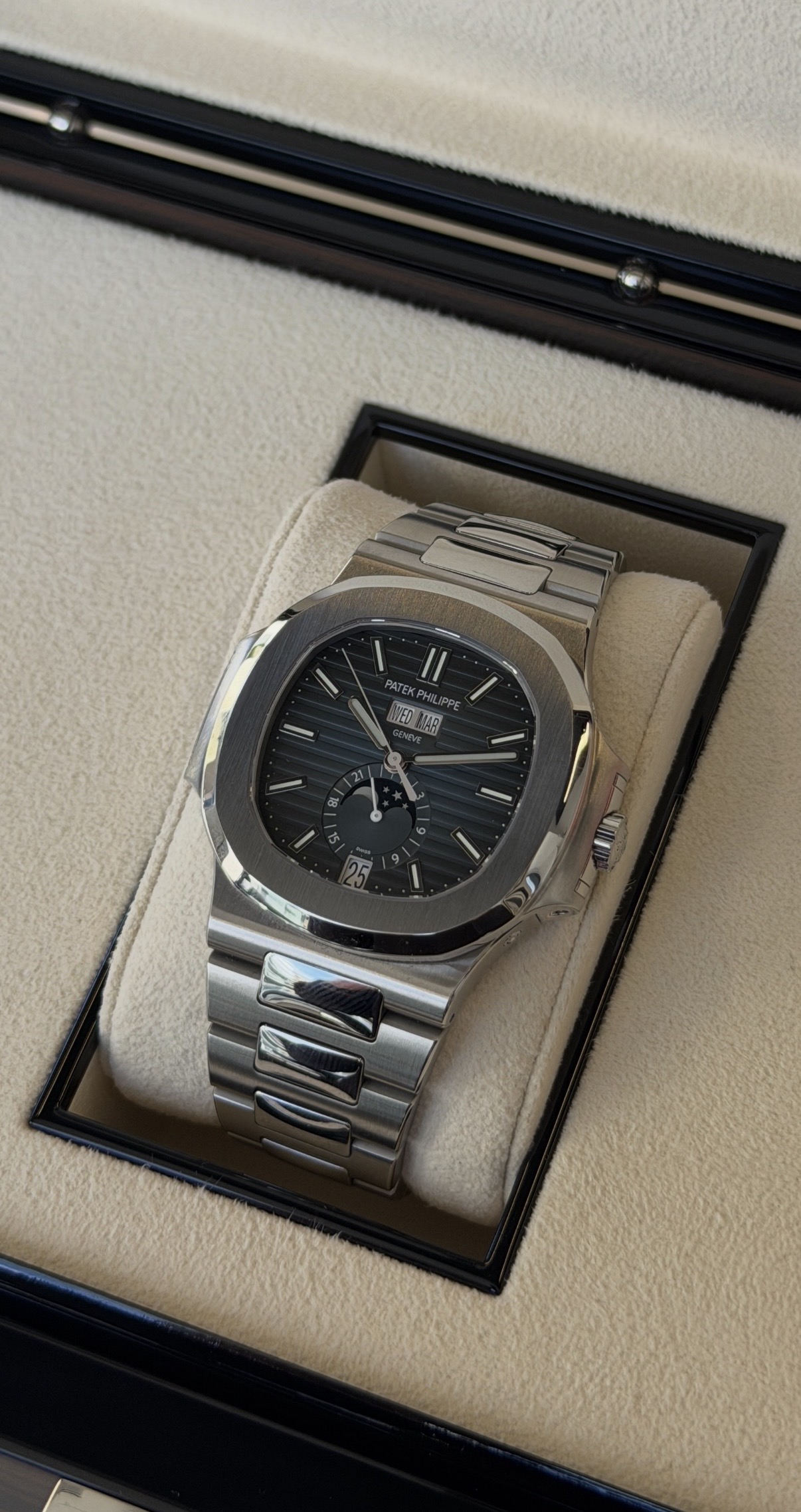 Patek Philippe Nautilus 5726/1A-014 Thumbnail 2
