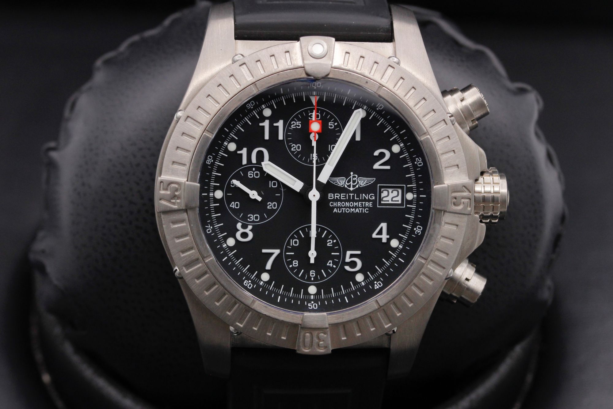 Breitling Chrono Avenger E13360 Thumbnail 1