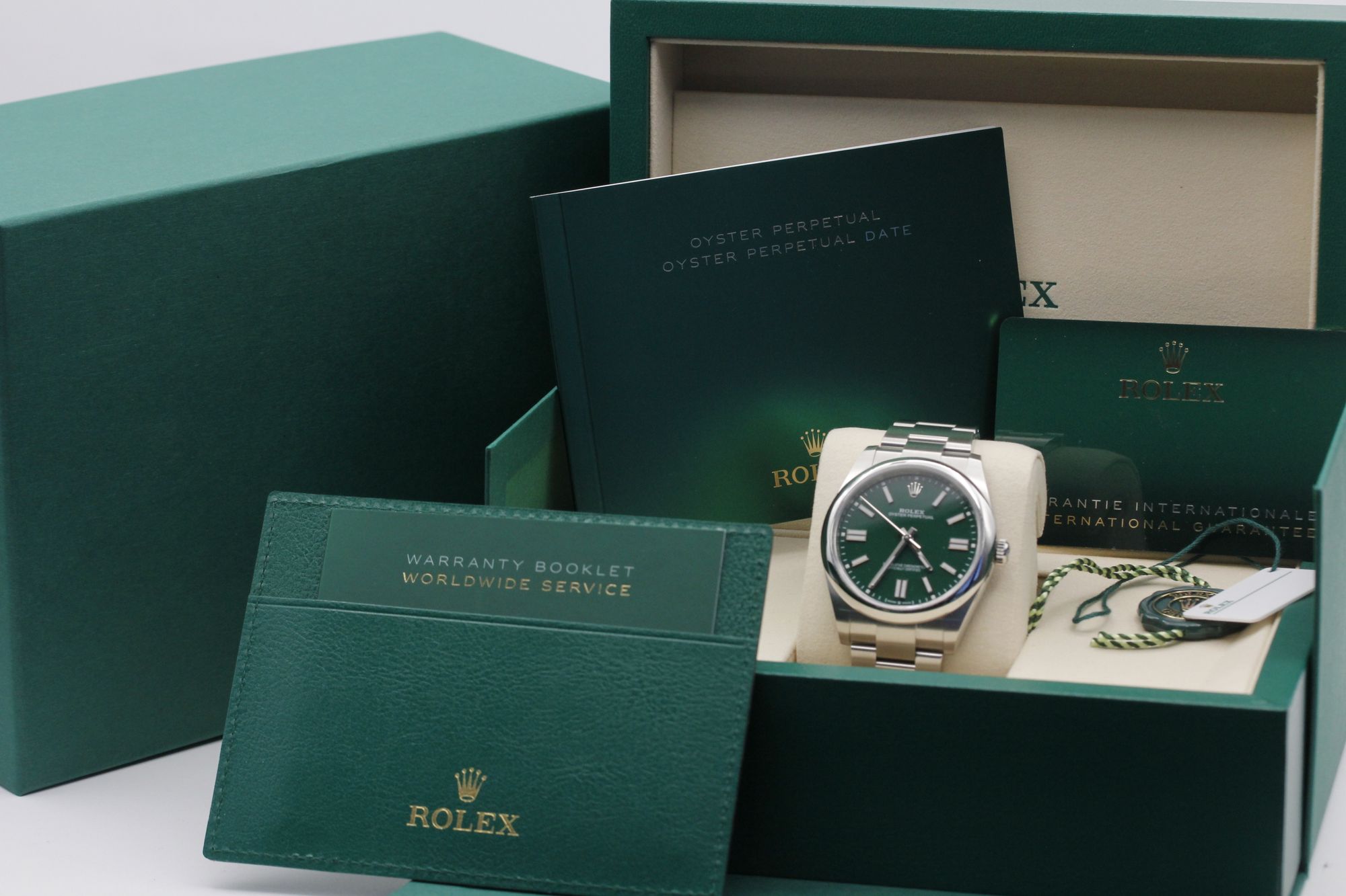 Rolex Oyster Perpetual 124300 Thumbnail 5