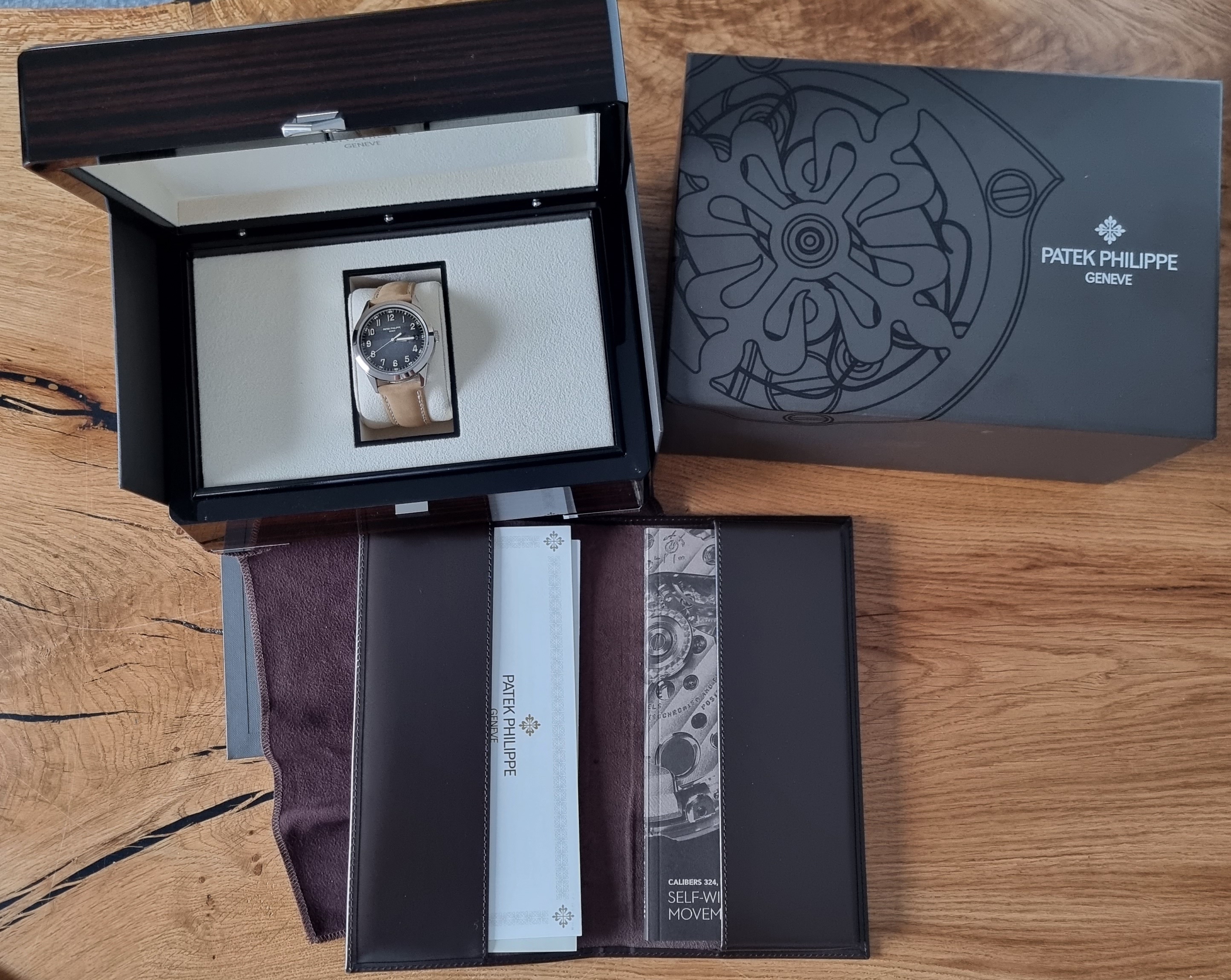 Patek Philippe Calatrava 5226G-001 Thumbnail 6