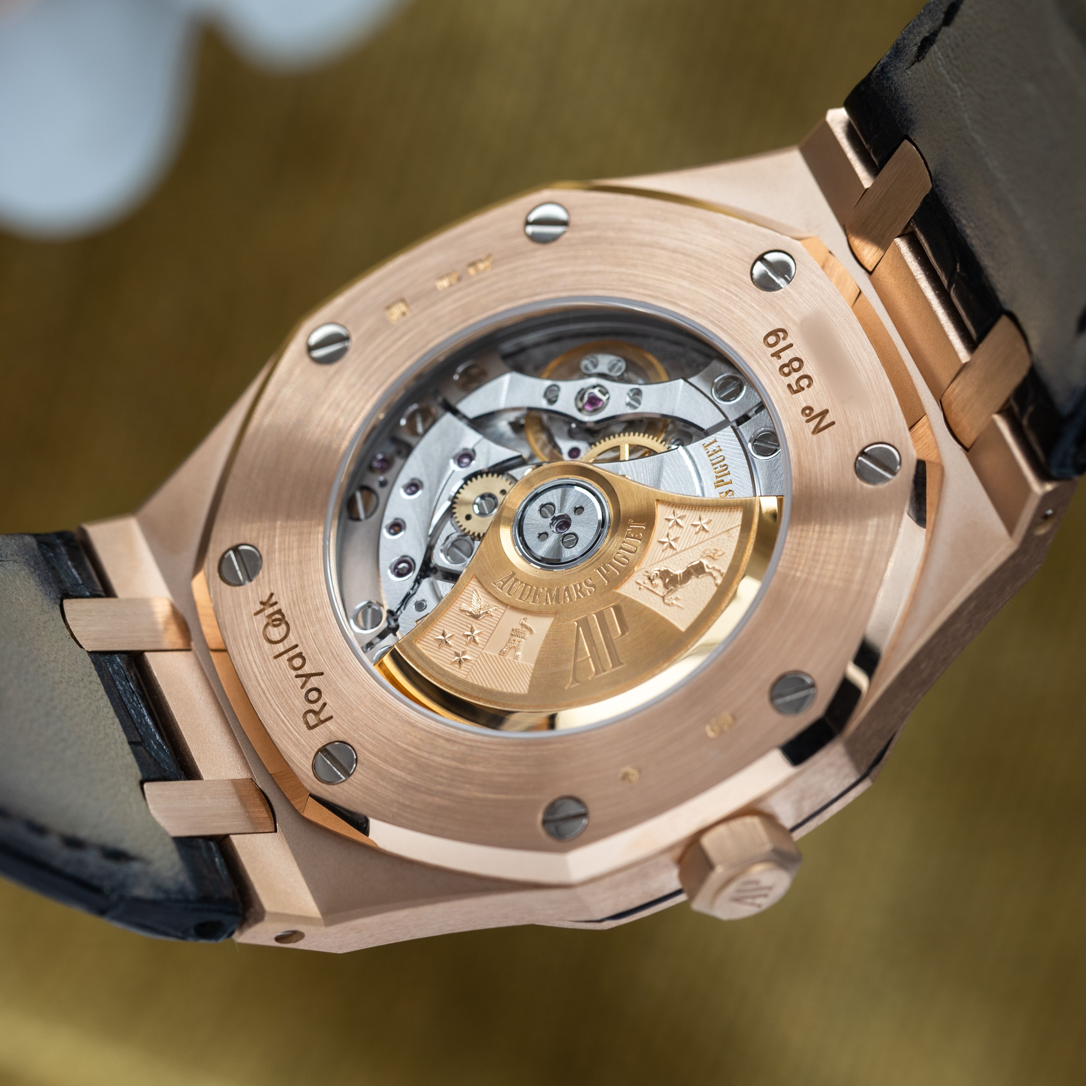 Audemars Piguet Royal Oak 15400OR.OO.D002CR.01 Thumbnail 4