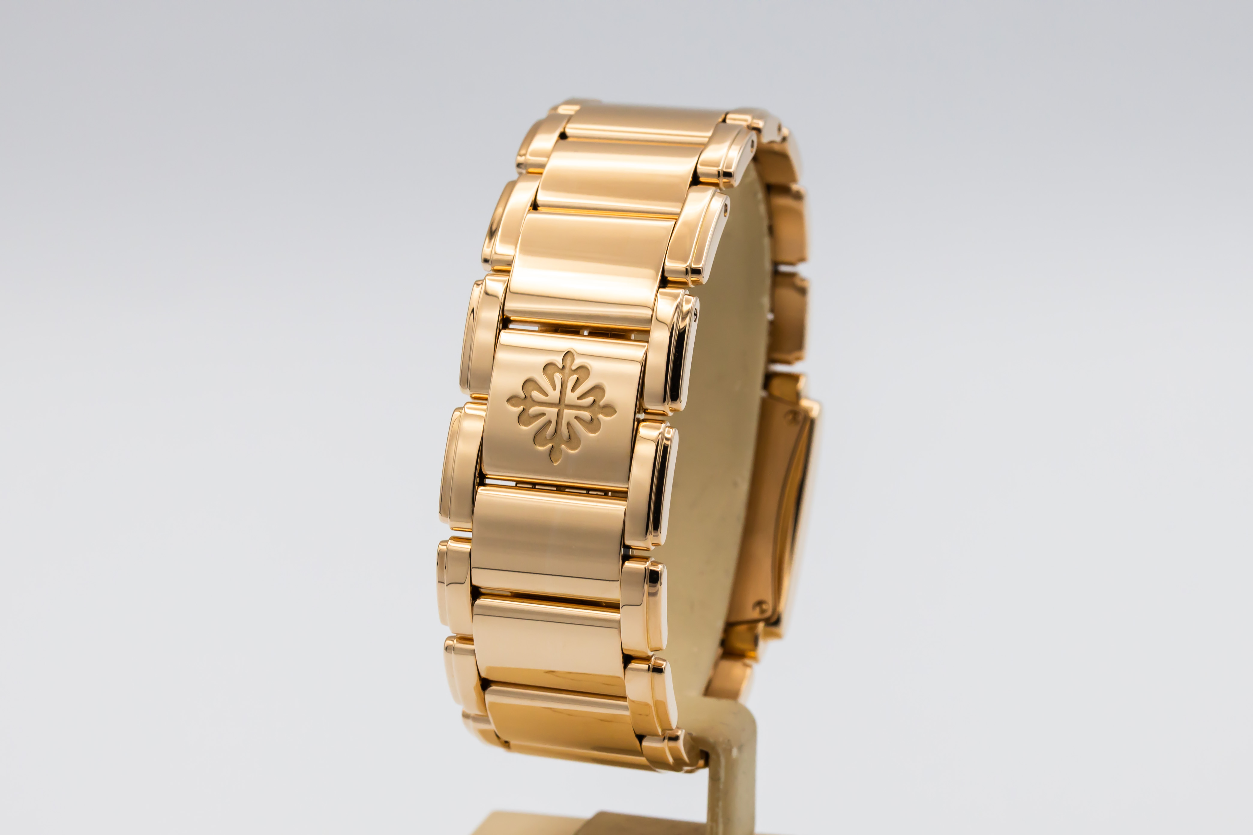Patek Philippe Twenty-4 4910/11R-010 Thumbnail 3