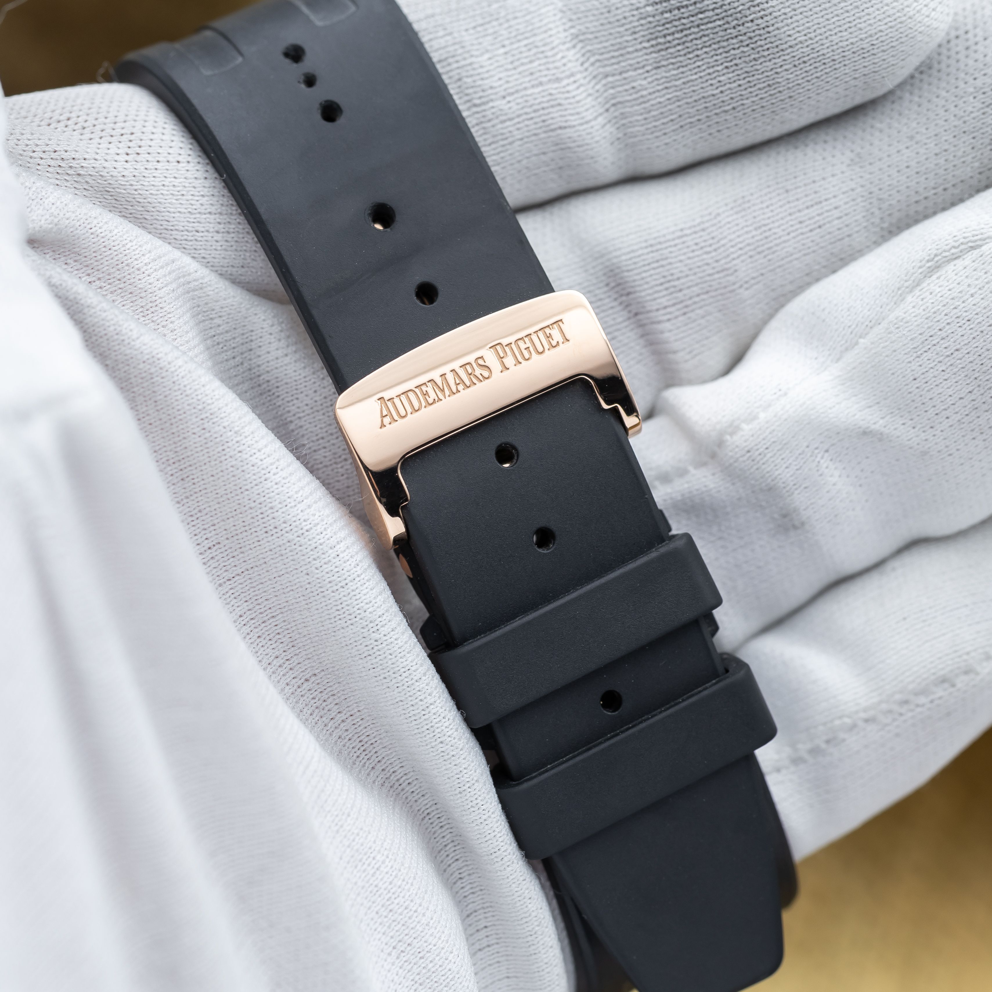 Audemars Piguet Royal Oak 15400OR.OO.D002CR.01 Thumbnail 3