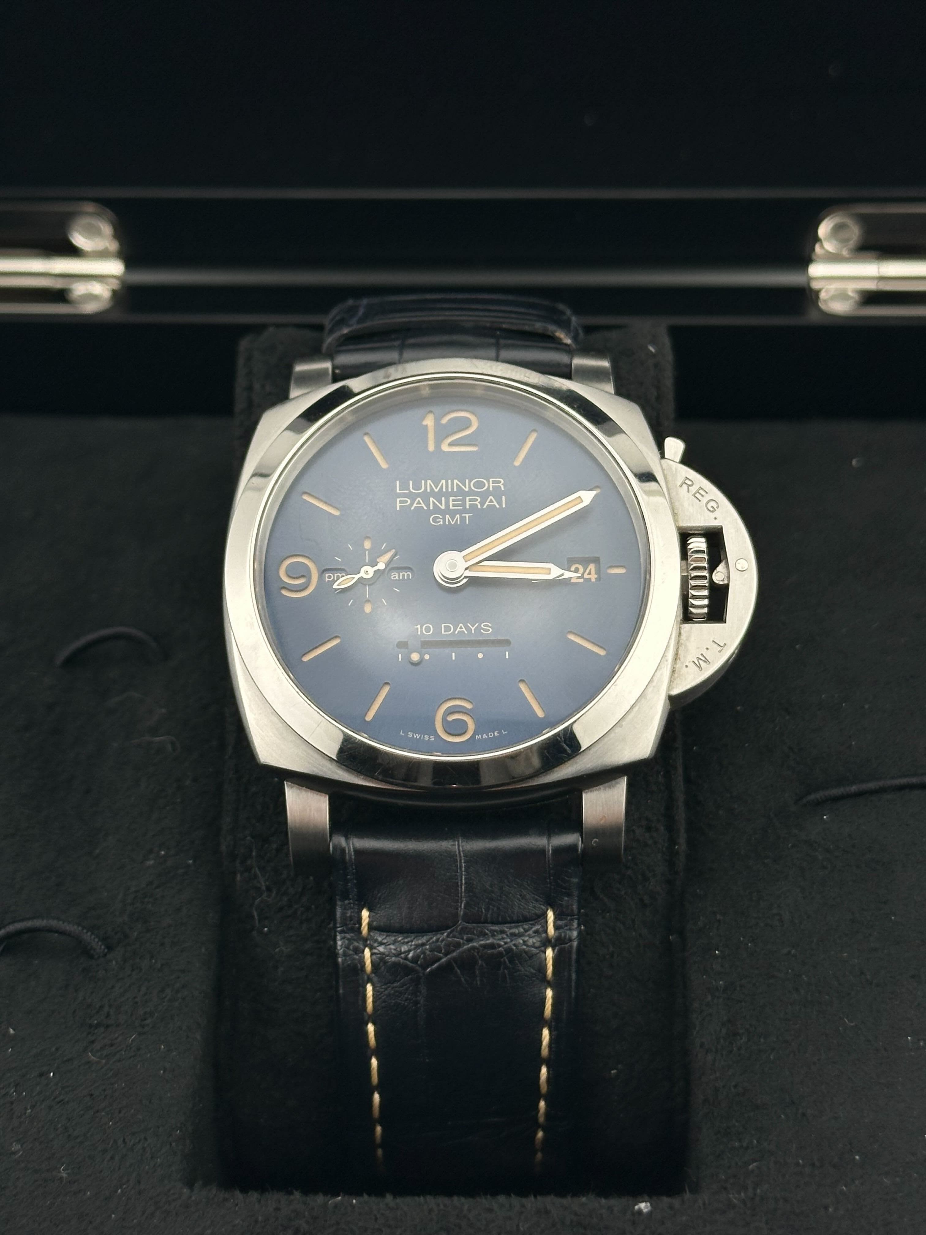 Panerai Luminor GMT PAM00986 Thumbnail 2