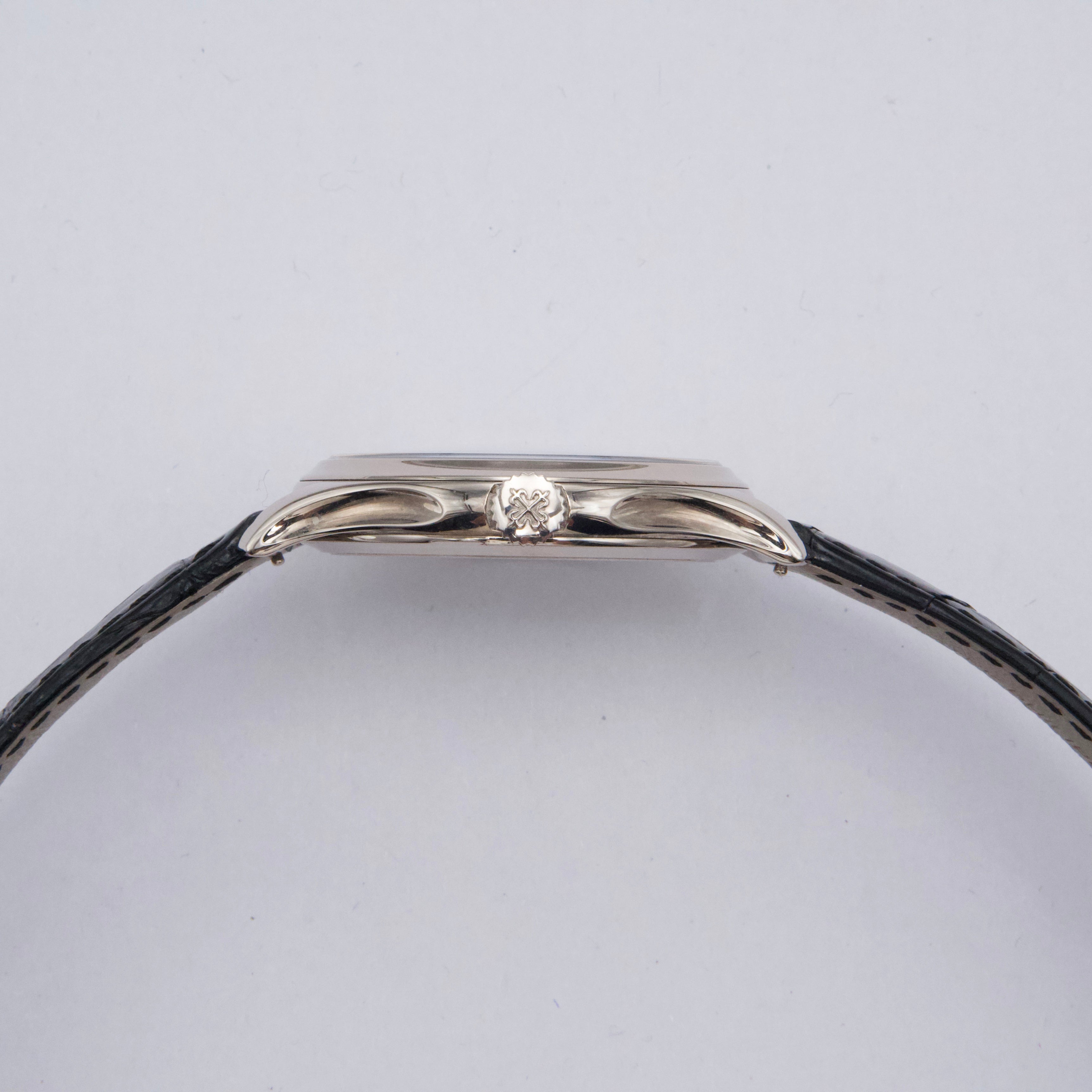 Patek Philippe Calatrava 5227G-010 Thumbnail 7
