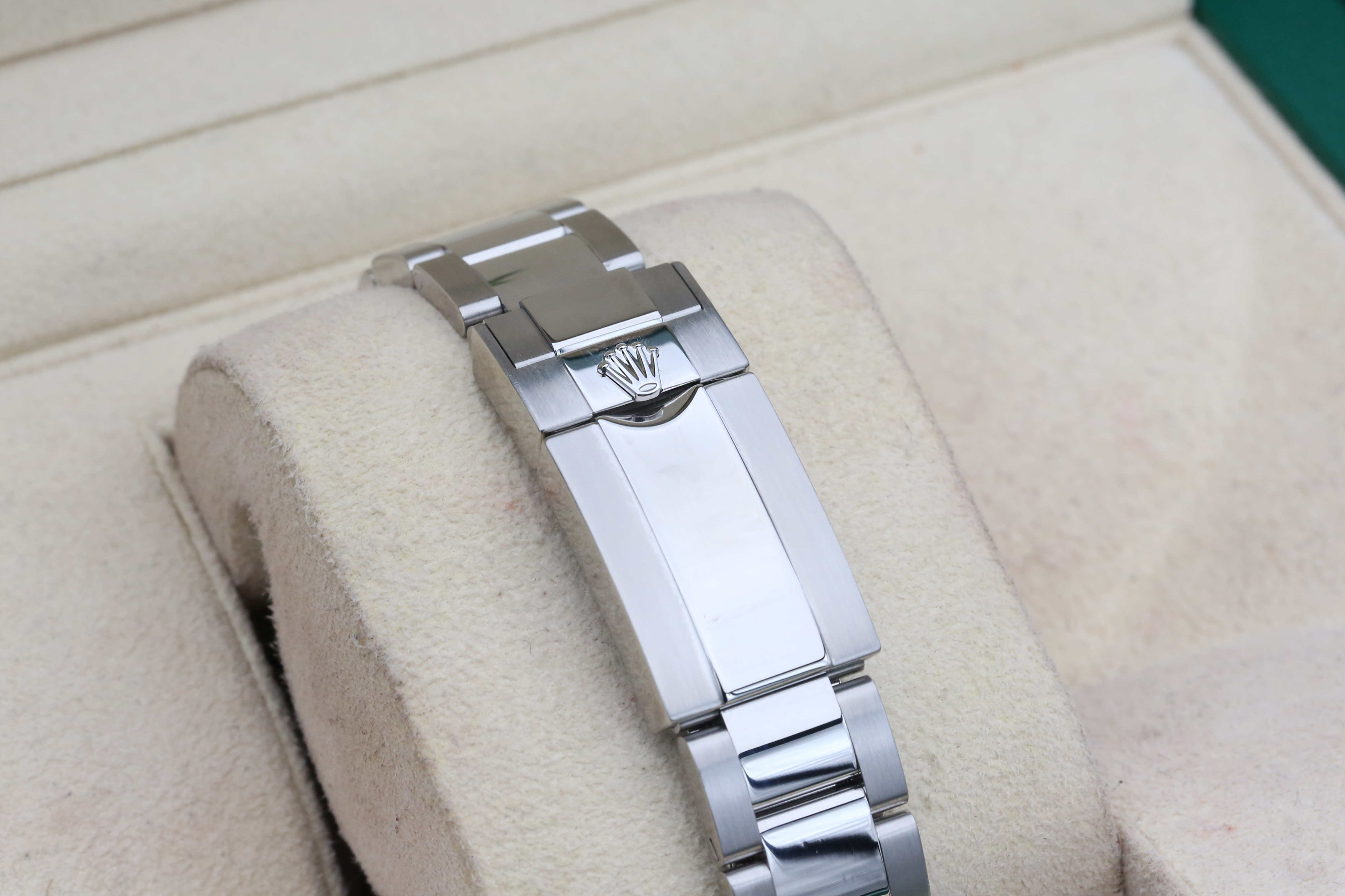 Rolex Yacht-Master 126622 Thumbnail 3