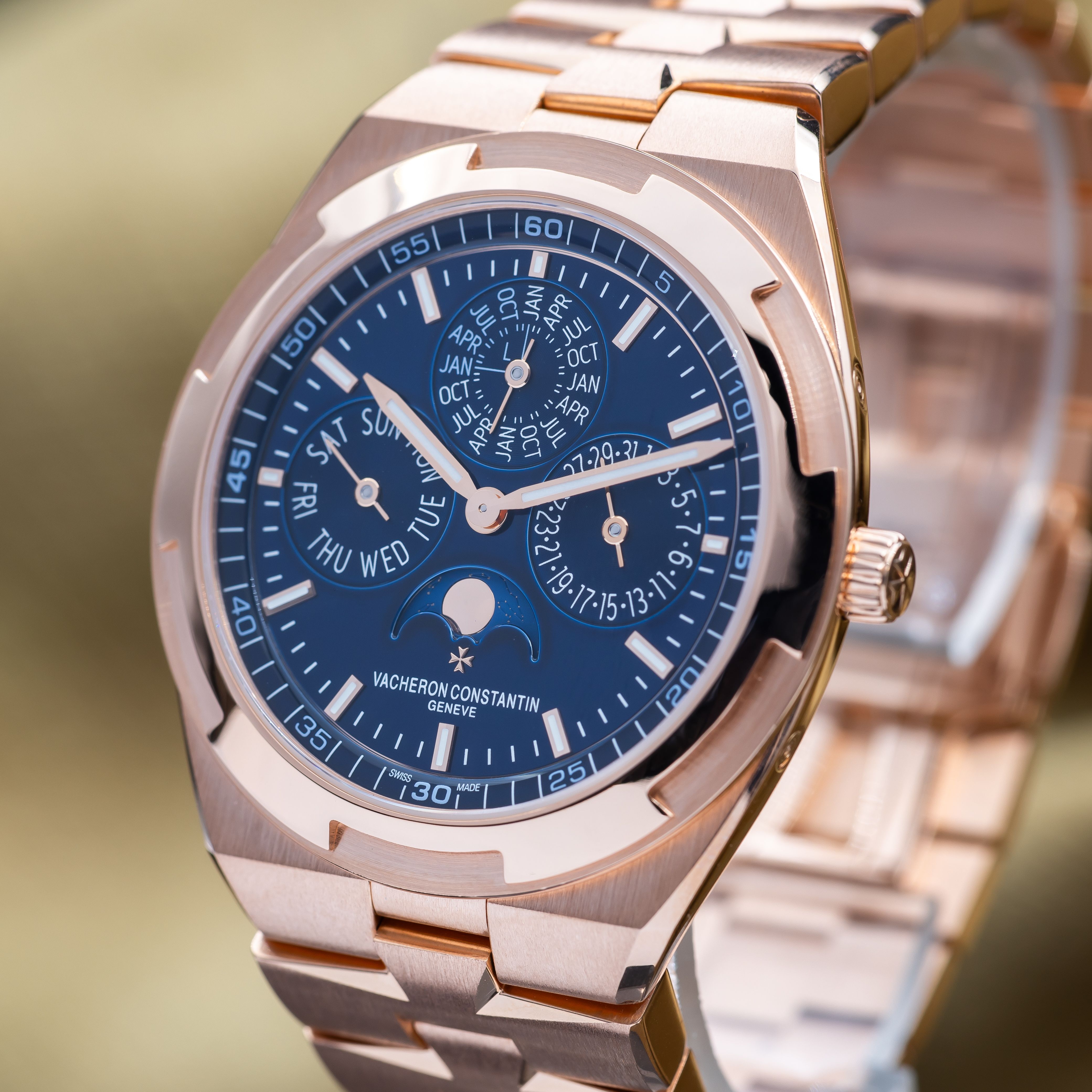 Vacheron Constantin Overseas 4300V/000R-B509 Thumbnail 2