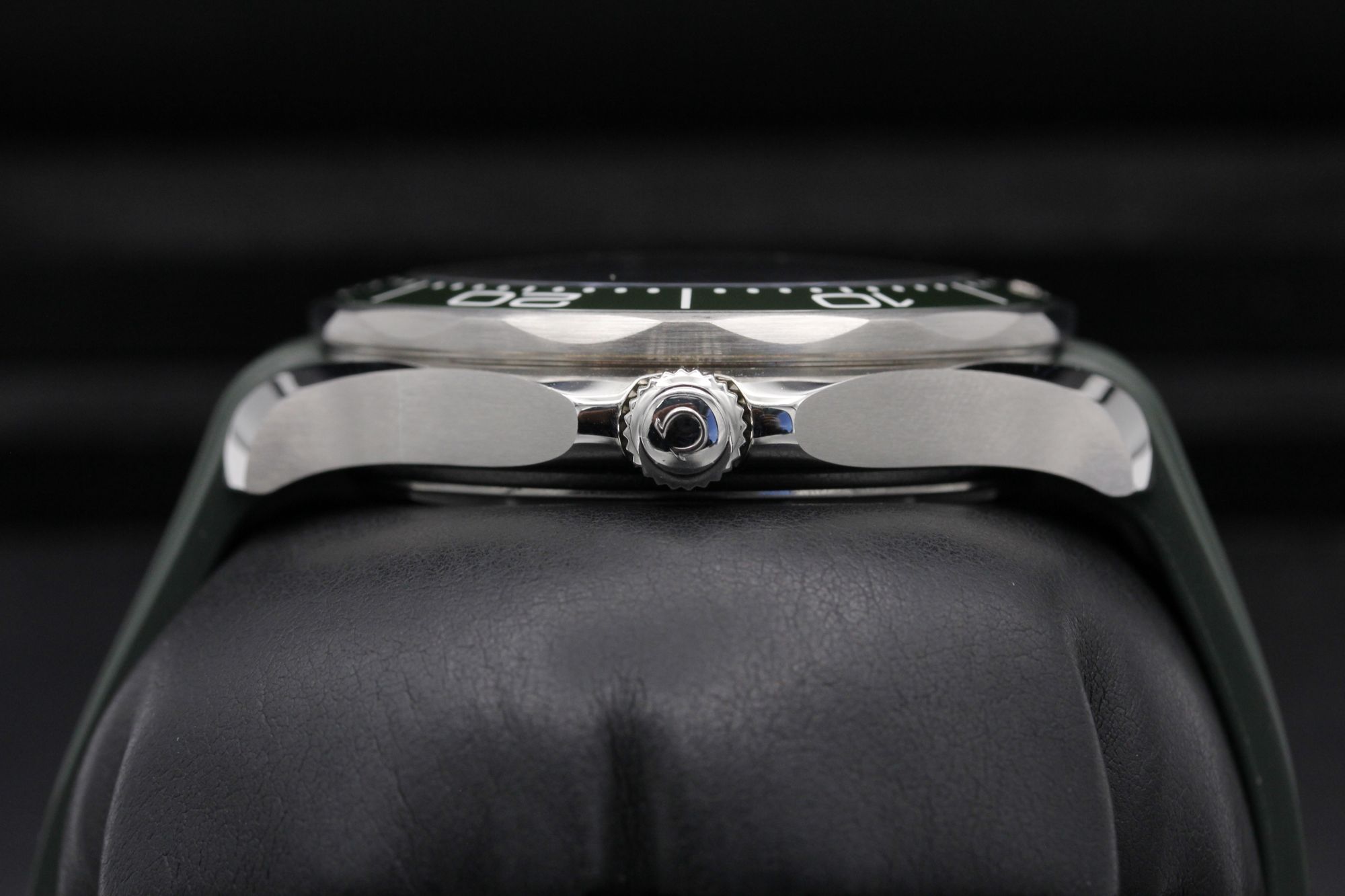 Omega Seamaster Diver 300m 210.32.42.20.10.001 Thumbnail 3