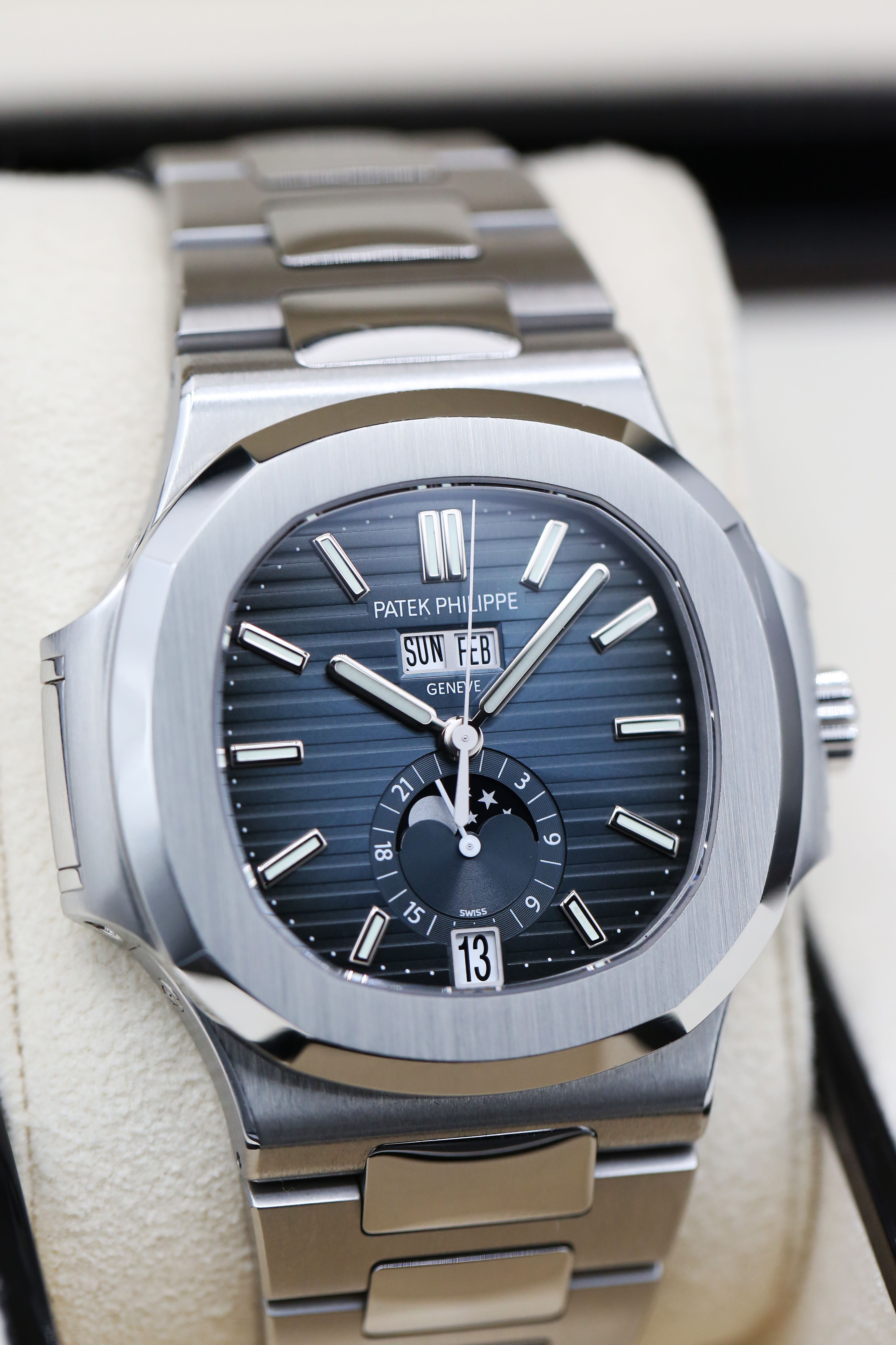 Patek Philippe Nautilus 5726/1A-014 Thumbnail 2