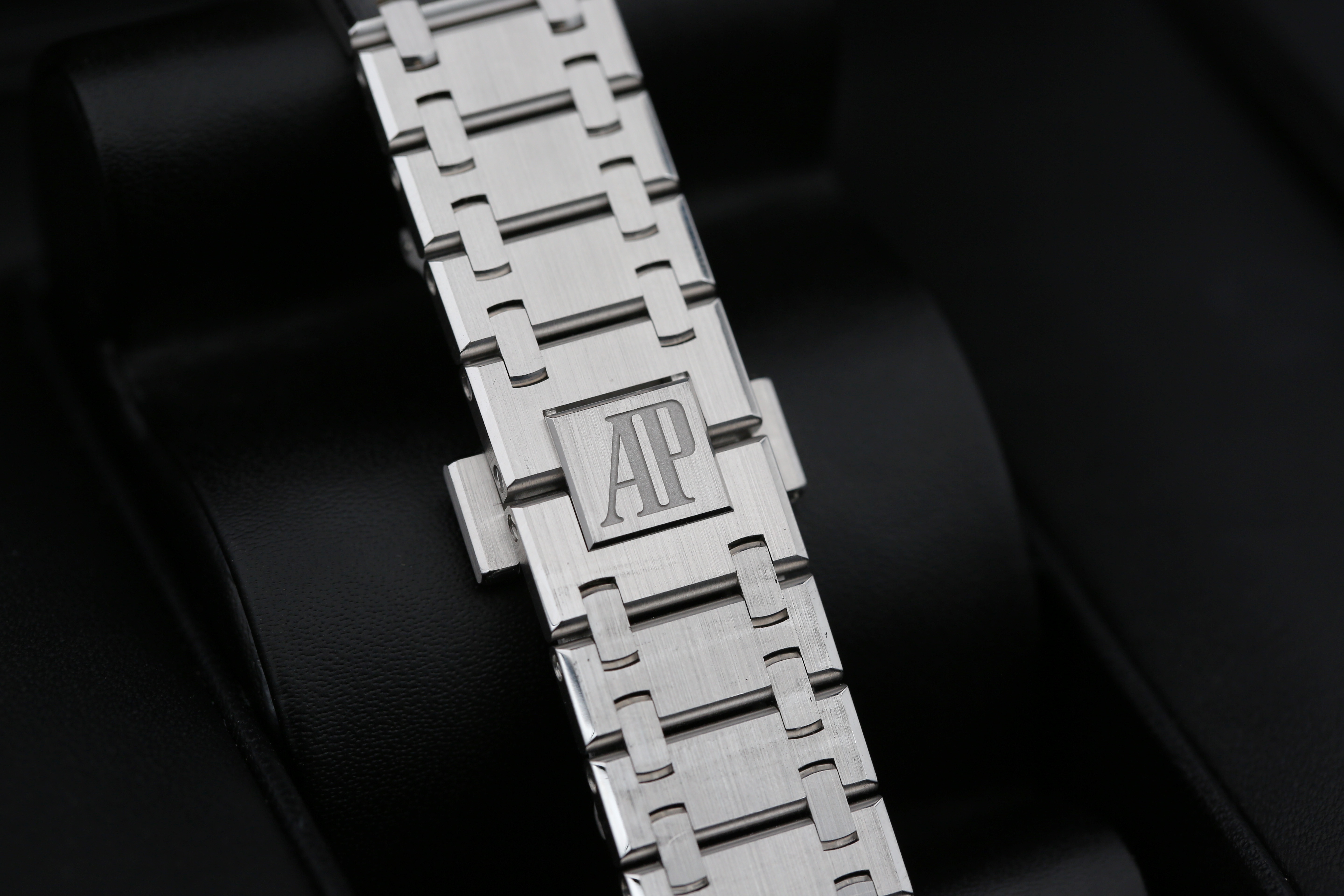 Audemars Piguet Royal Oak 16202BC.OO.1240BC.02 Thumbnail 3