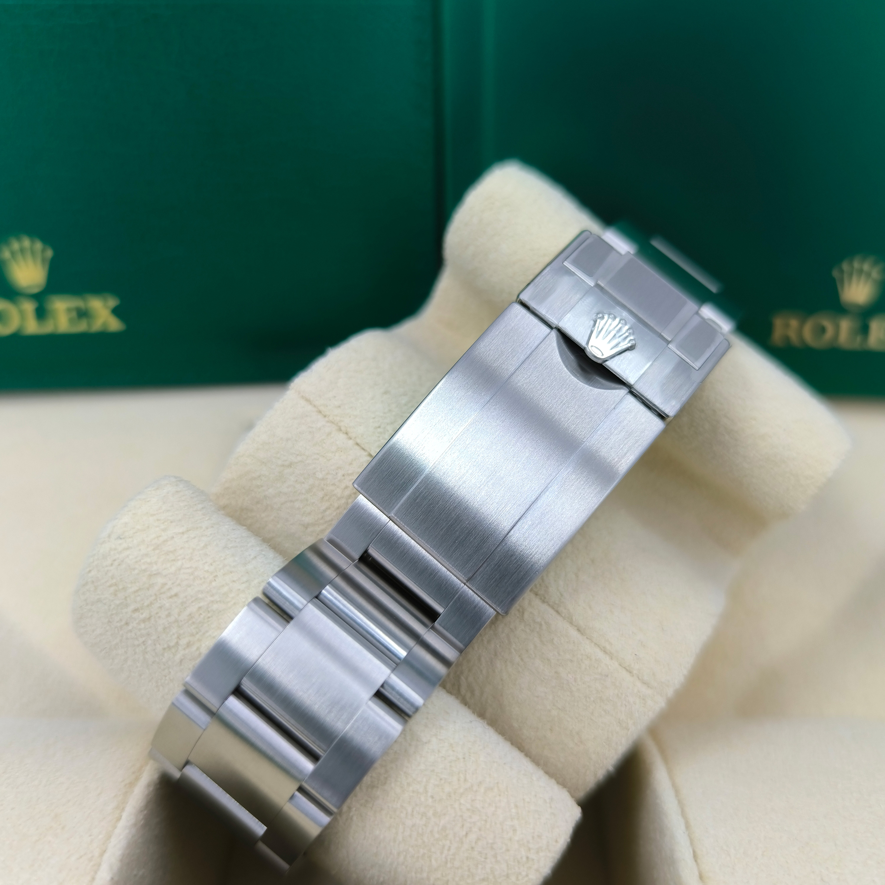 Rolex Explorer II 226570 Thumbnail 3