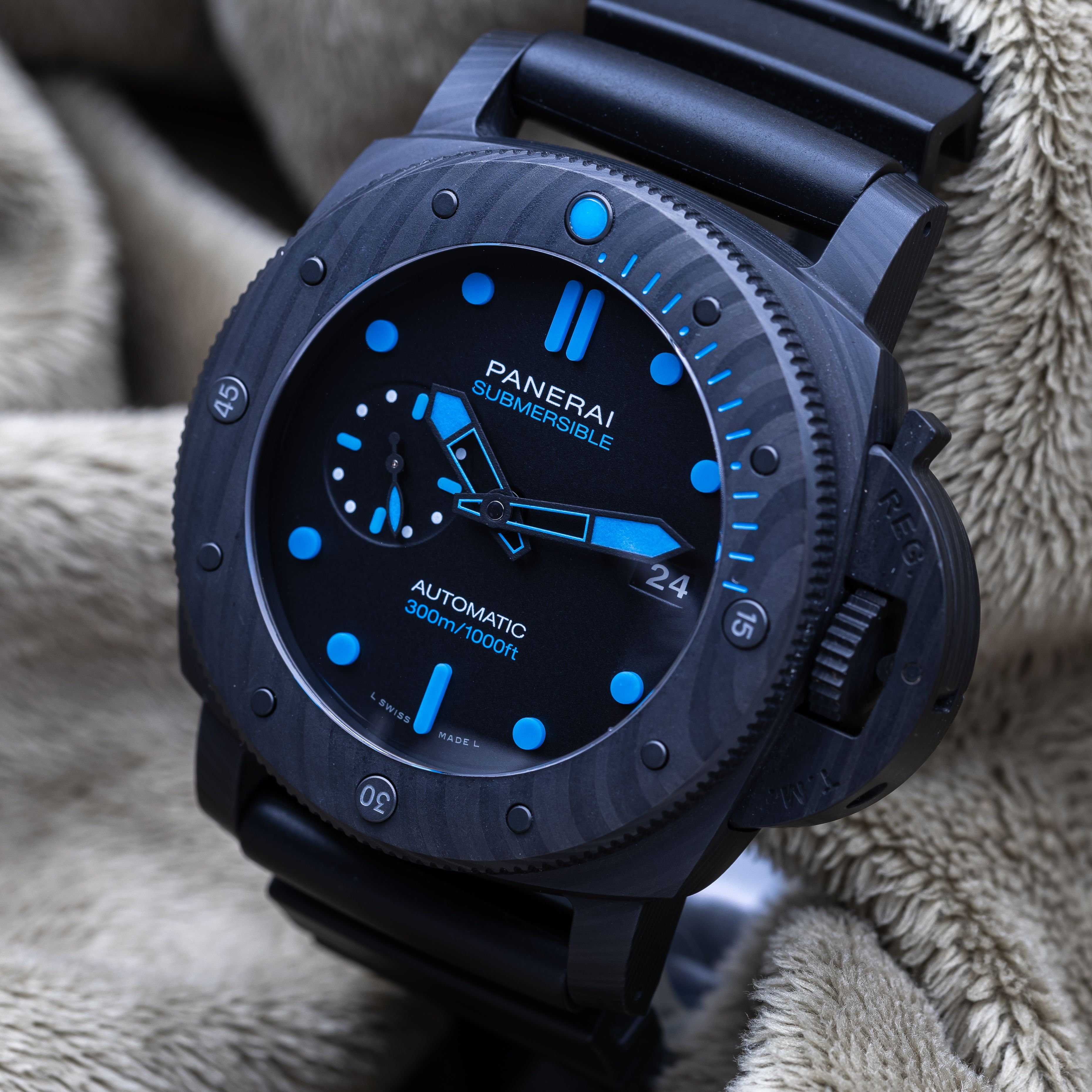 Panerai Submersible PAM01616 Thumbnail 2
