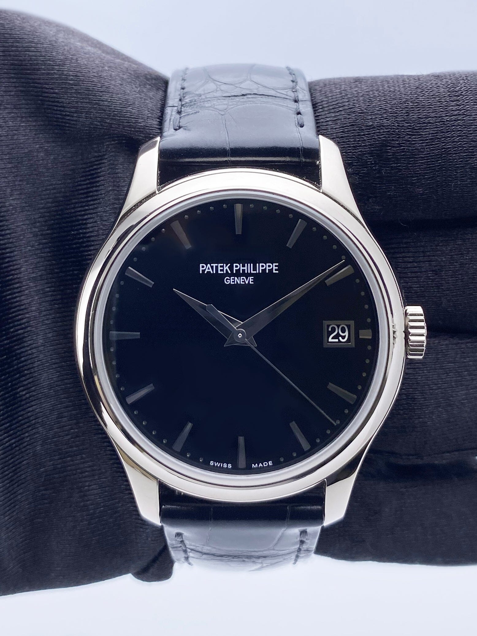 Patek Philippe Calatrava 5227G-010 Thumbnail 2