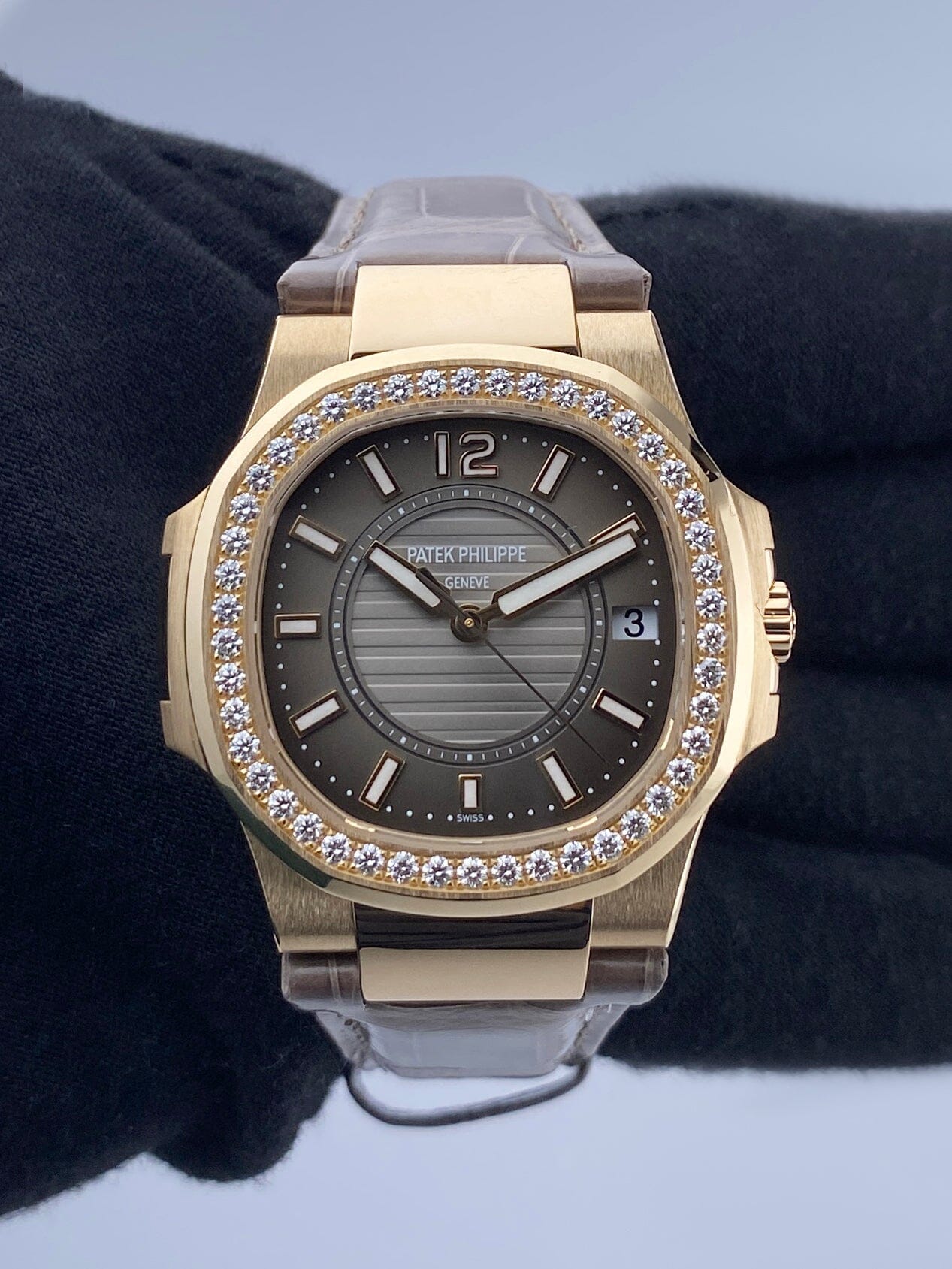 Patek Philippe Nautilus 7010R-010 Thumbnail 2