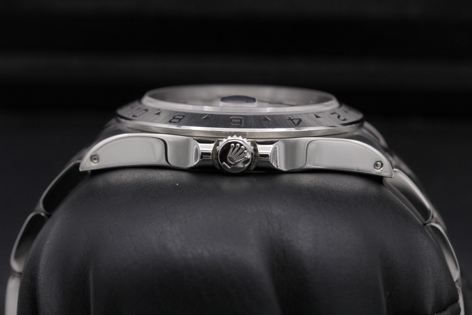 Rolex Explorer II 16570 Thumbnail 3