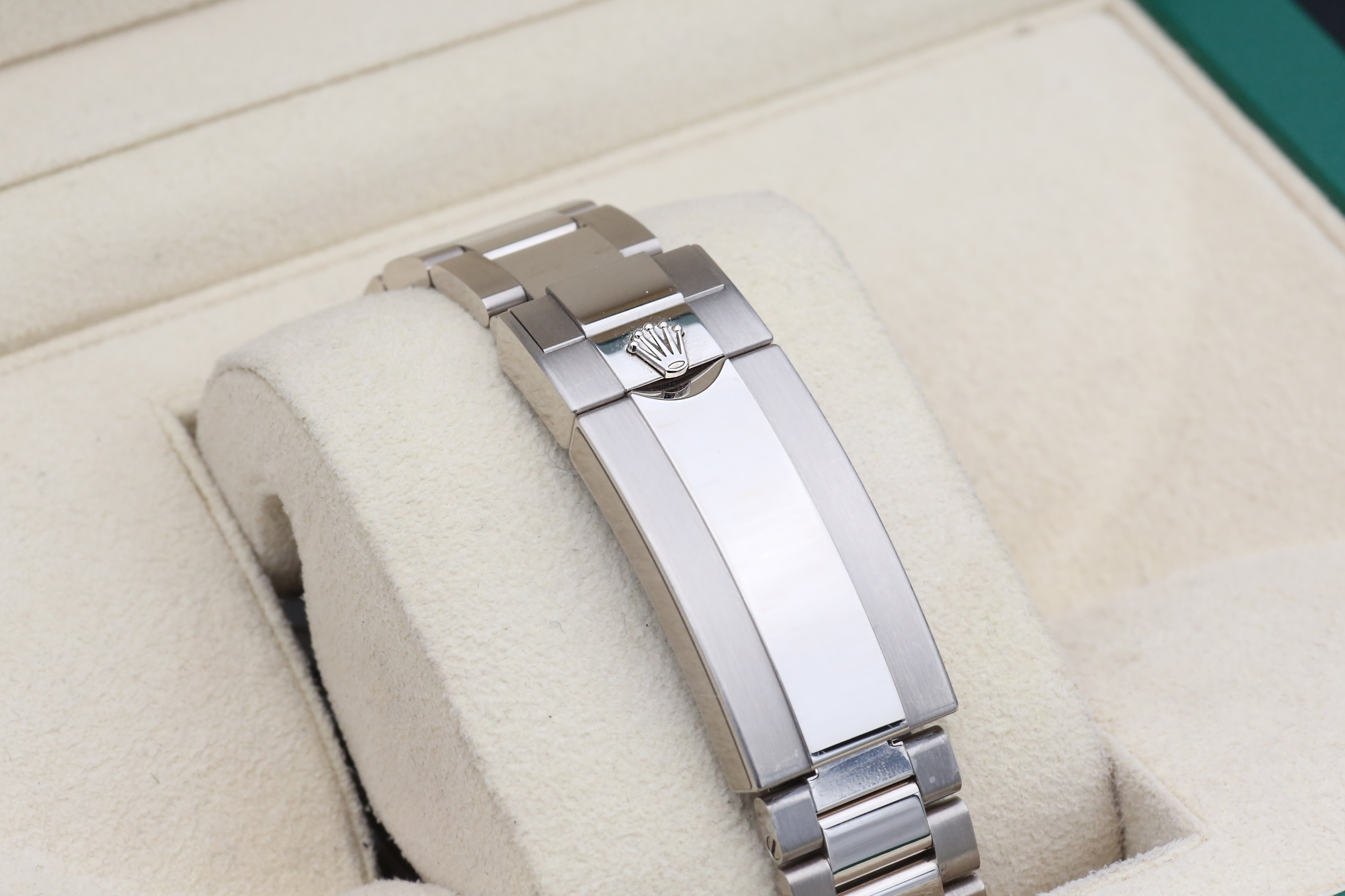 Rolex Submariner 126619 LB Thumbnail 3