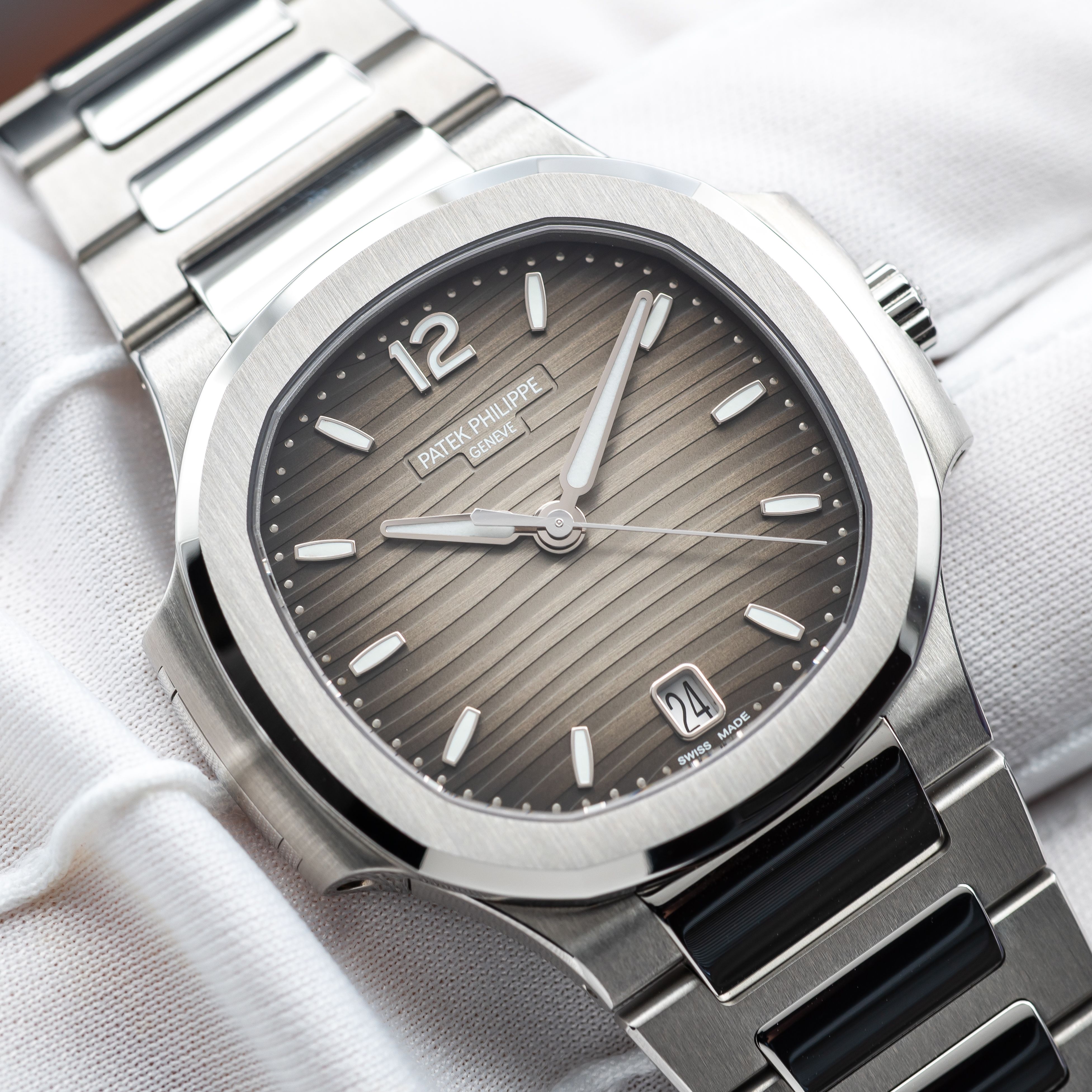 Patek Philippe Nautilus 7118/1A-011 Thumbnail 5