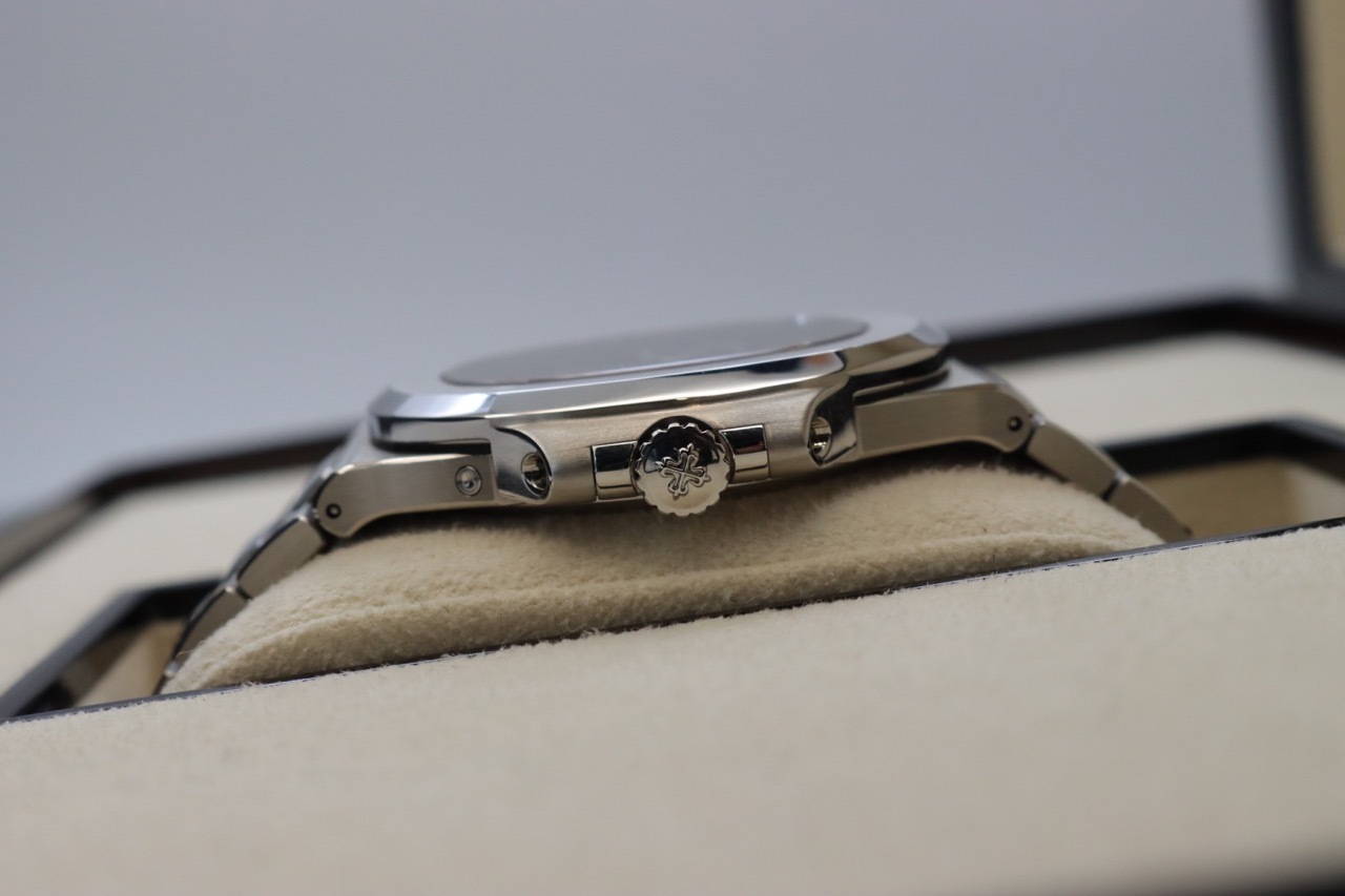 Patek Philippe Nautilus 5712/1A-001 Thumbnail 2