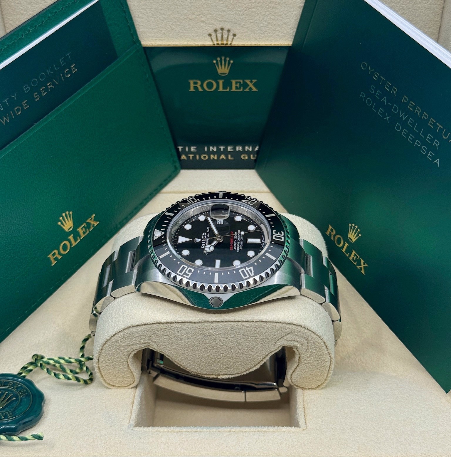 Rolex Sea-Dweller 126600 Thumbnail 2