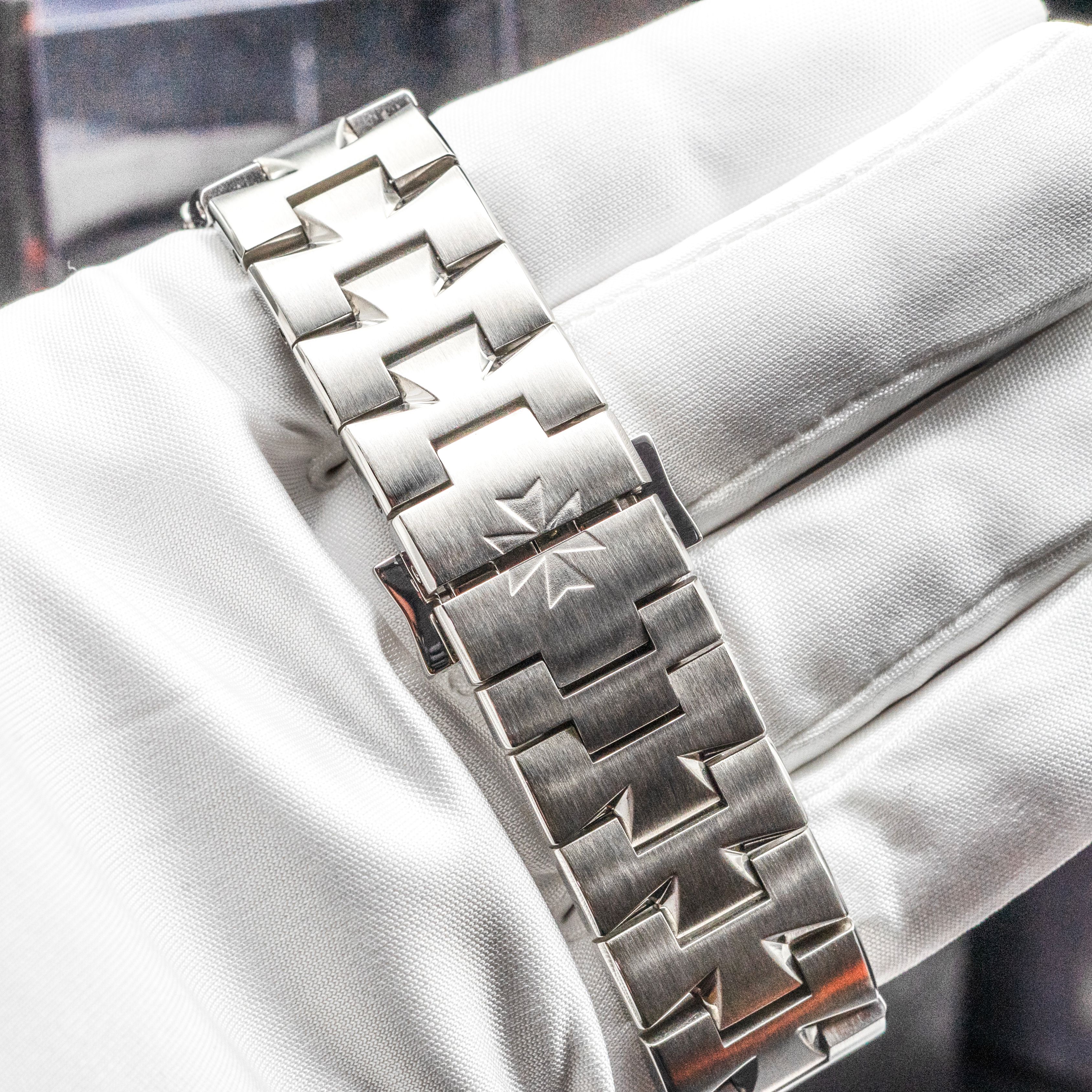 Vacheron Constantin Overseas 47040/B01A-9094 Thumbnail 3