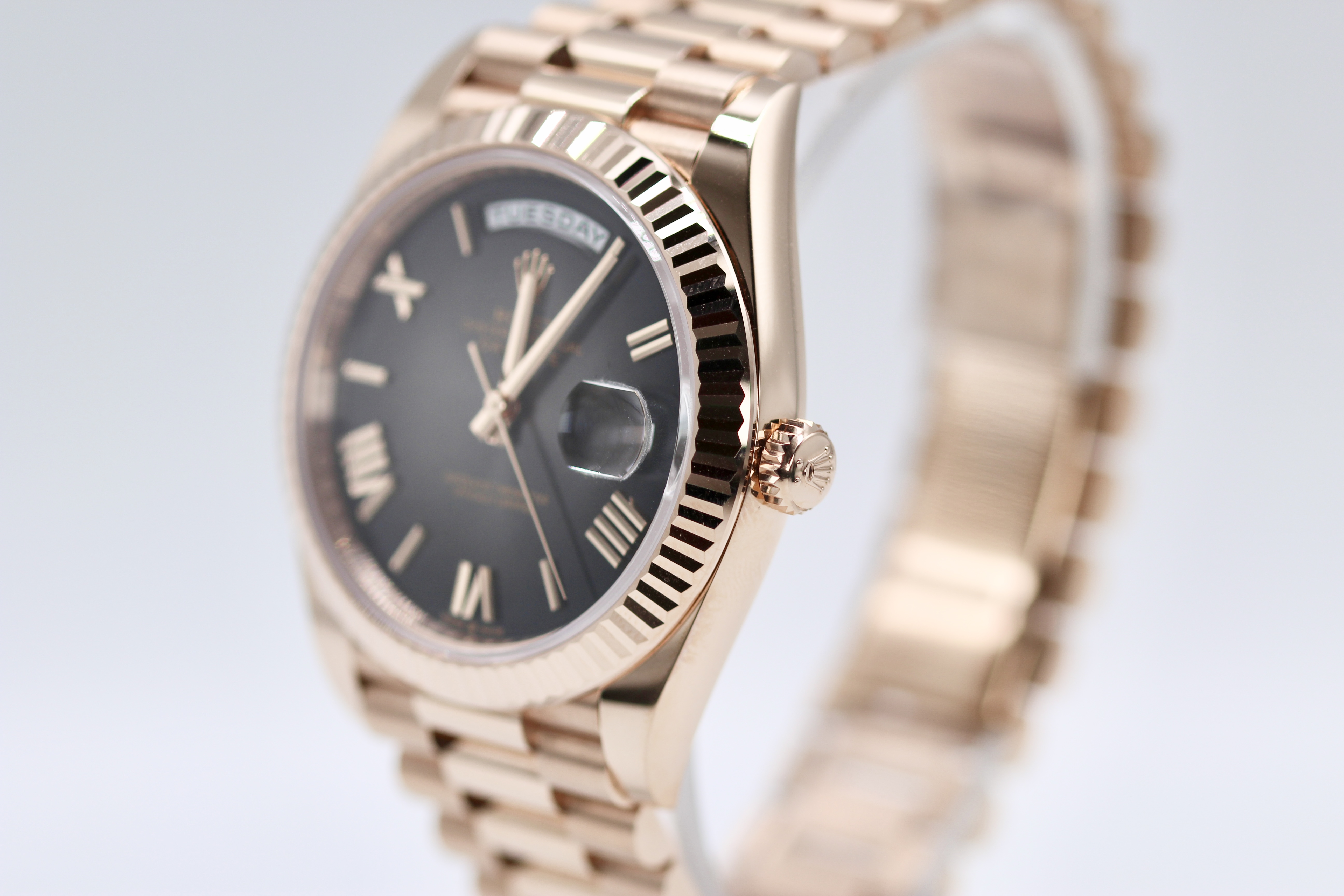 Rolex Day-Date 40 228235 Thumbnail 2