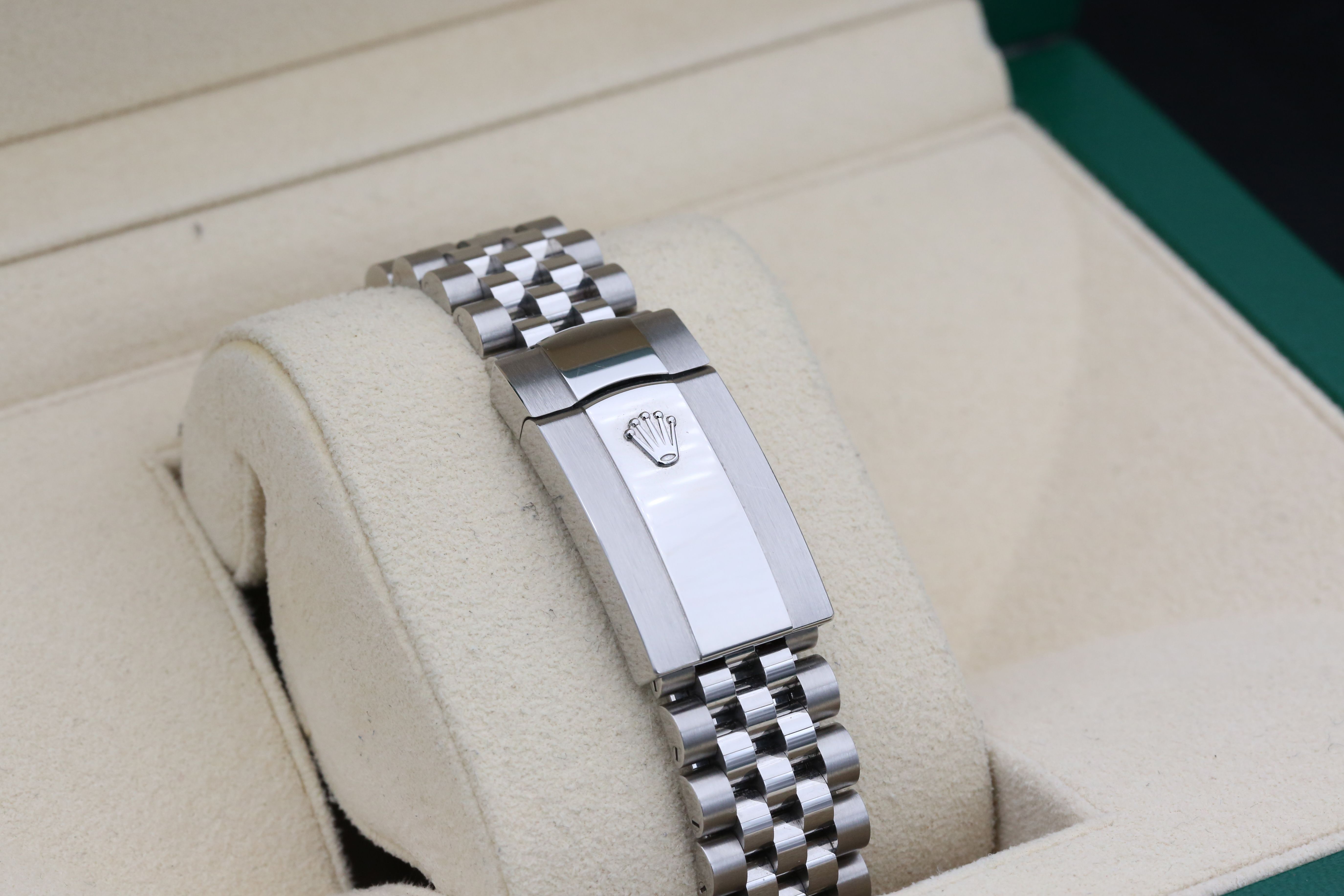 Rolex Datejust 126200 Thumbnail 3