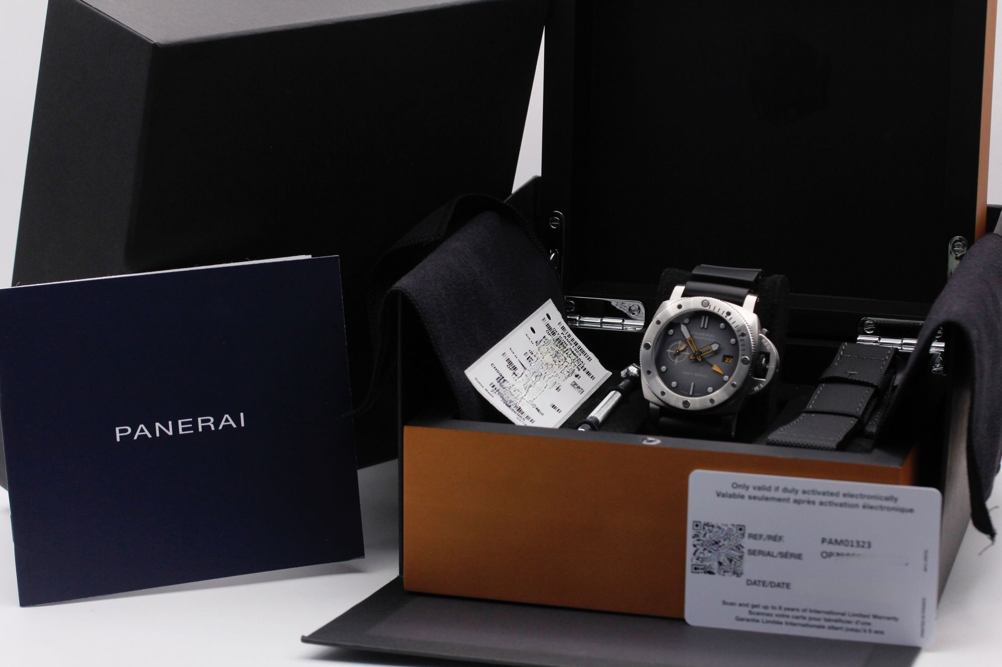 Panerai Submersible PAM01323 Thumbnail 5