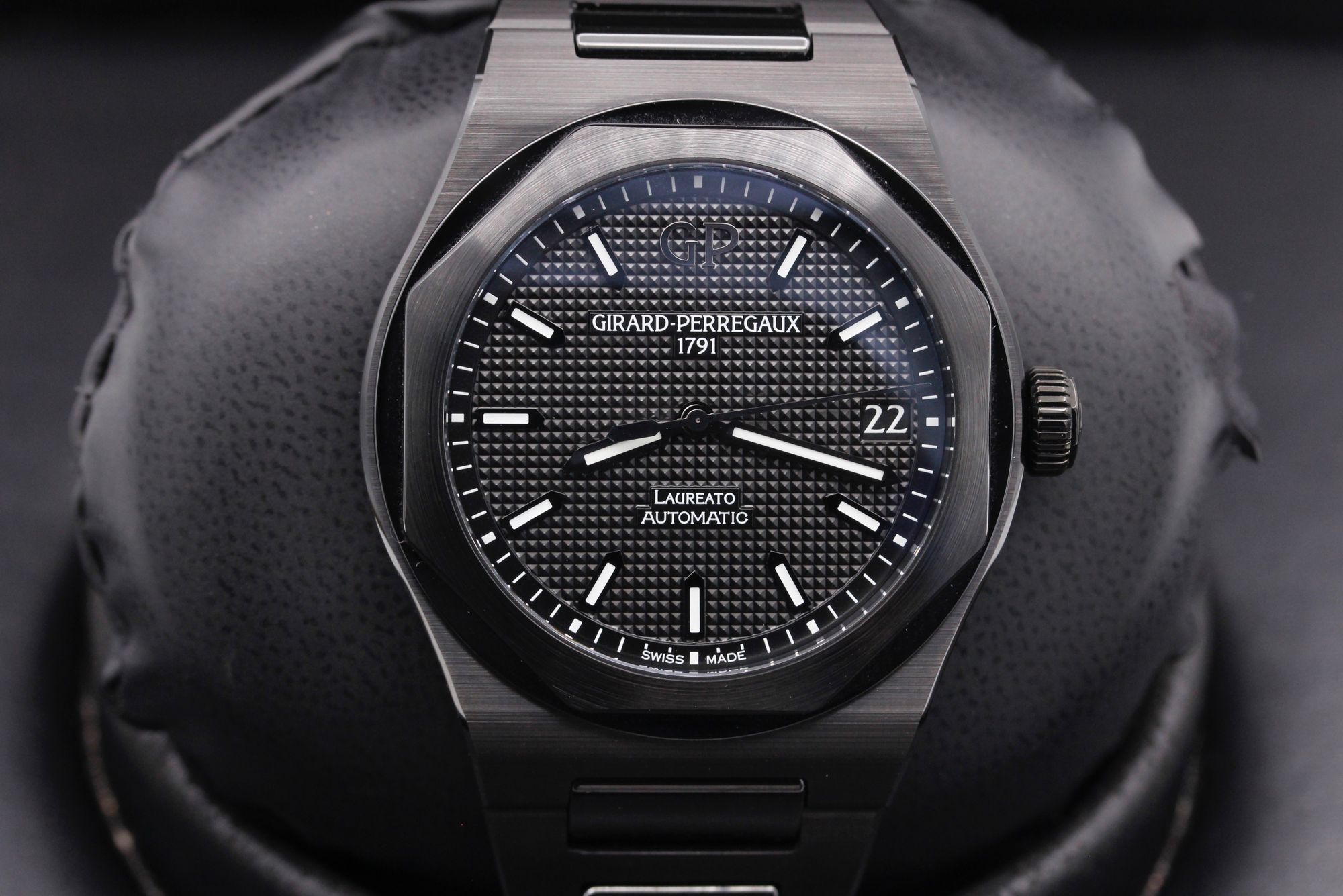 Girard Perregaux Laureato 81010-32-631-32A Thumbnail 1