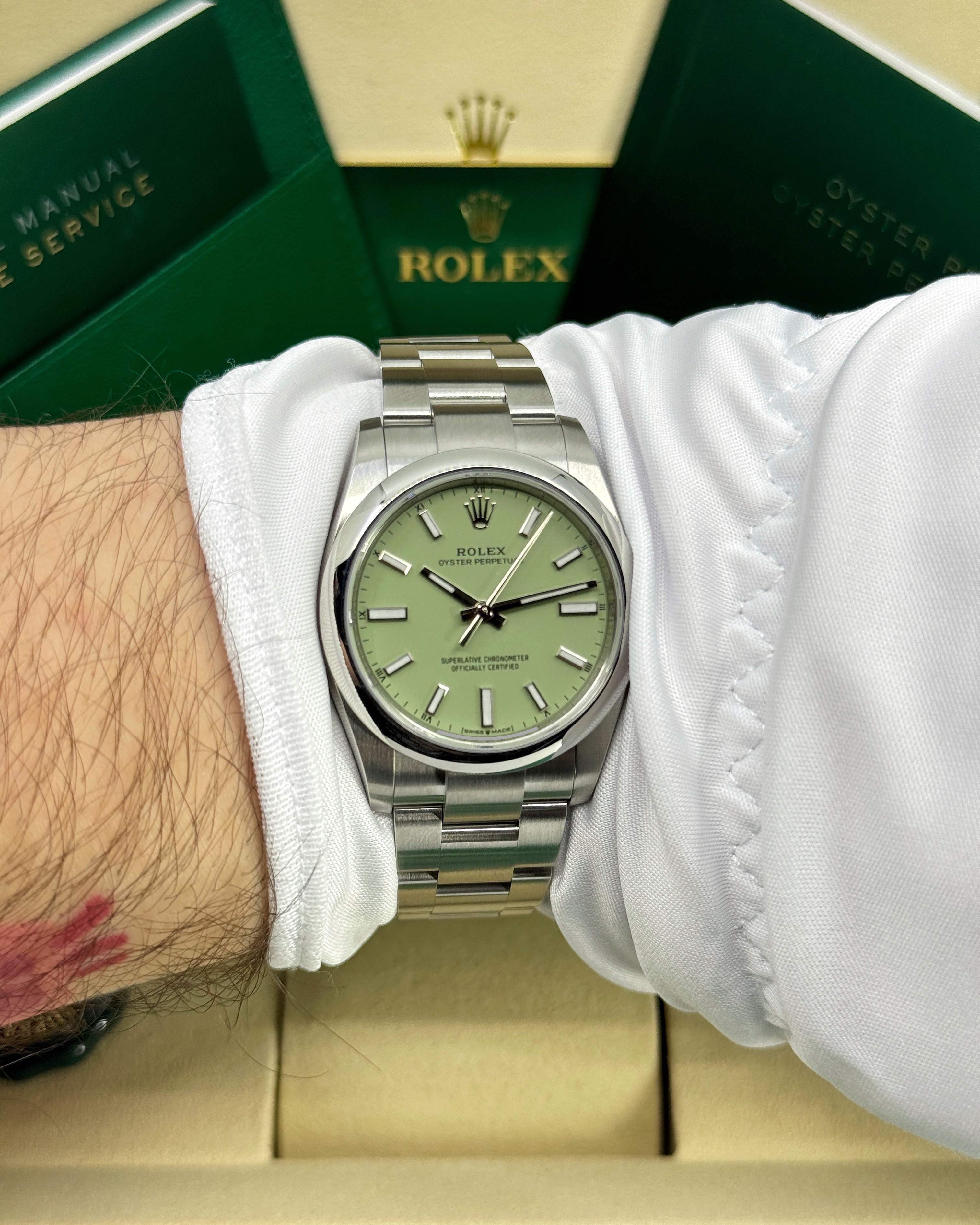 Rolex Oyster Perpetual 124200 Thumbnail 5