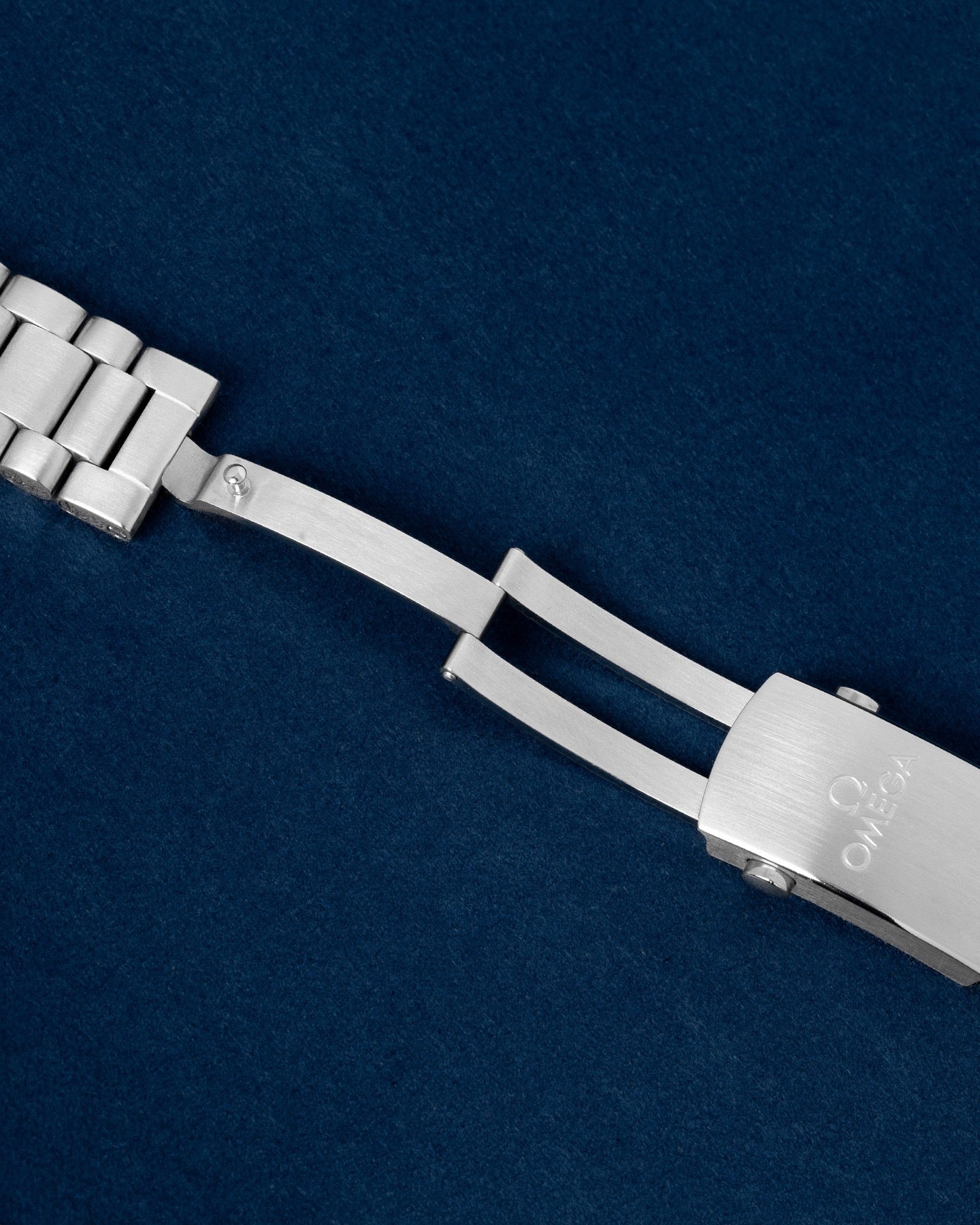 Omega Planet Ocean 232.30.44.22.01.002 Thumbnail 3