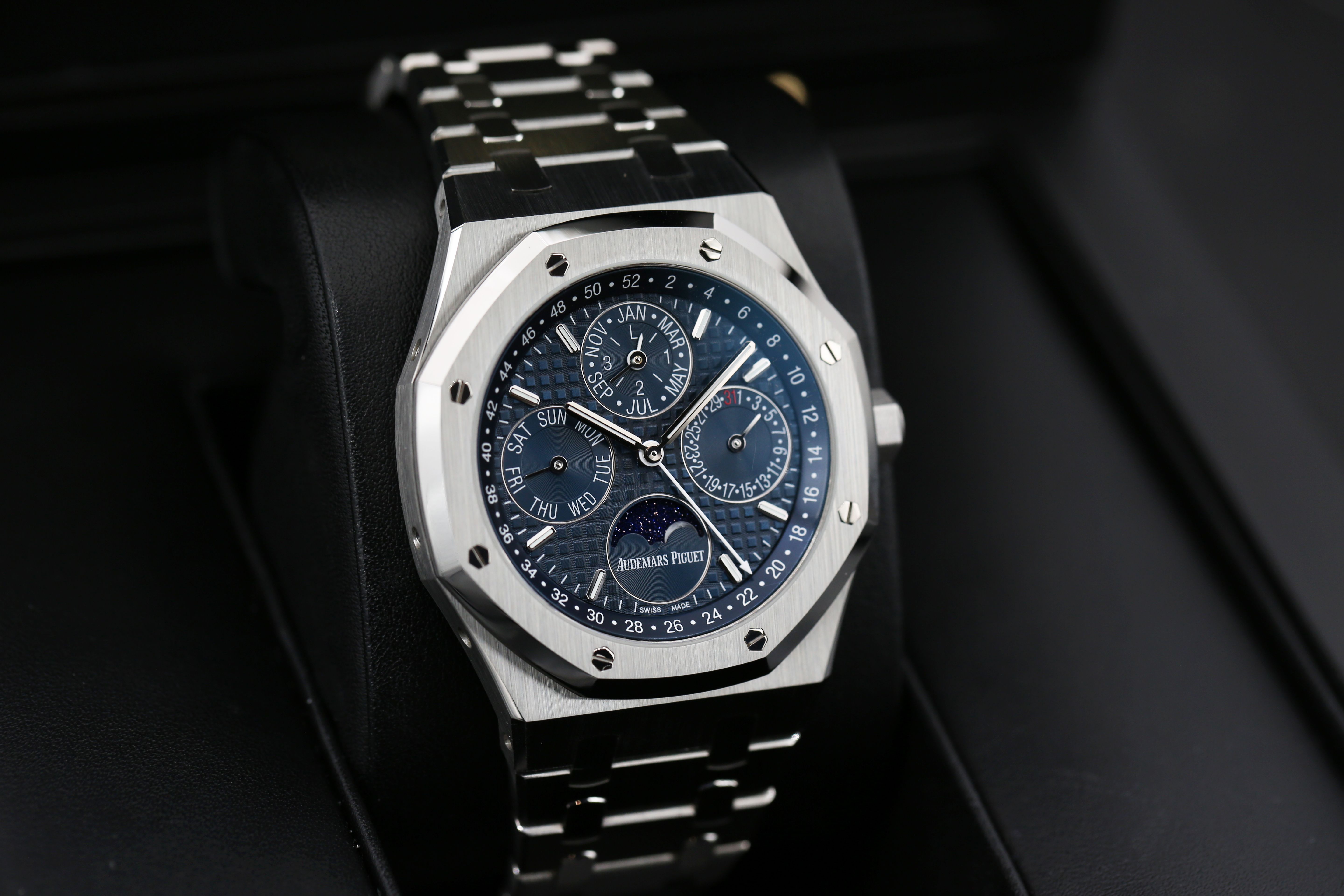 Audemars Piguet Royal Oak Perpetual Calendar 26574ST.OO.1220ST.02 Thumbnail 2