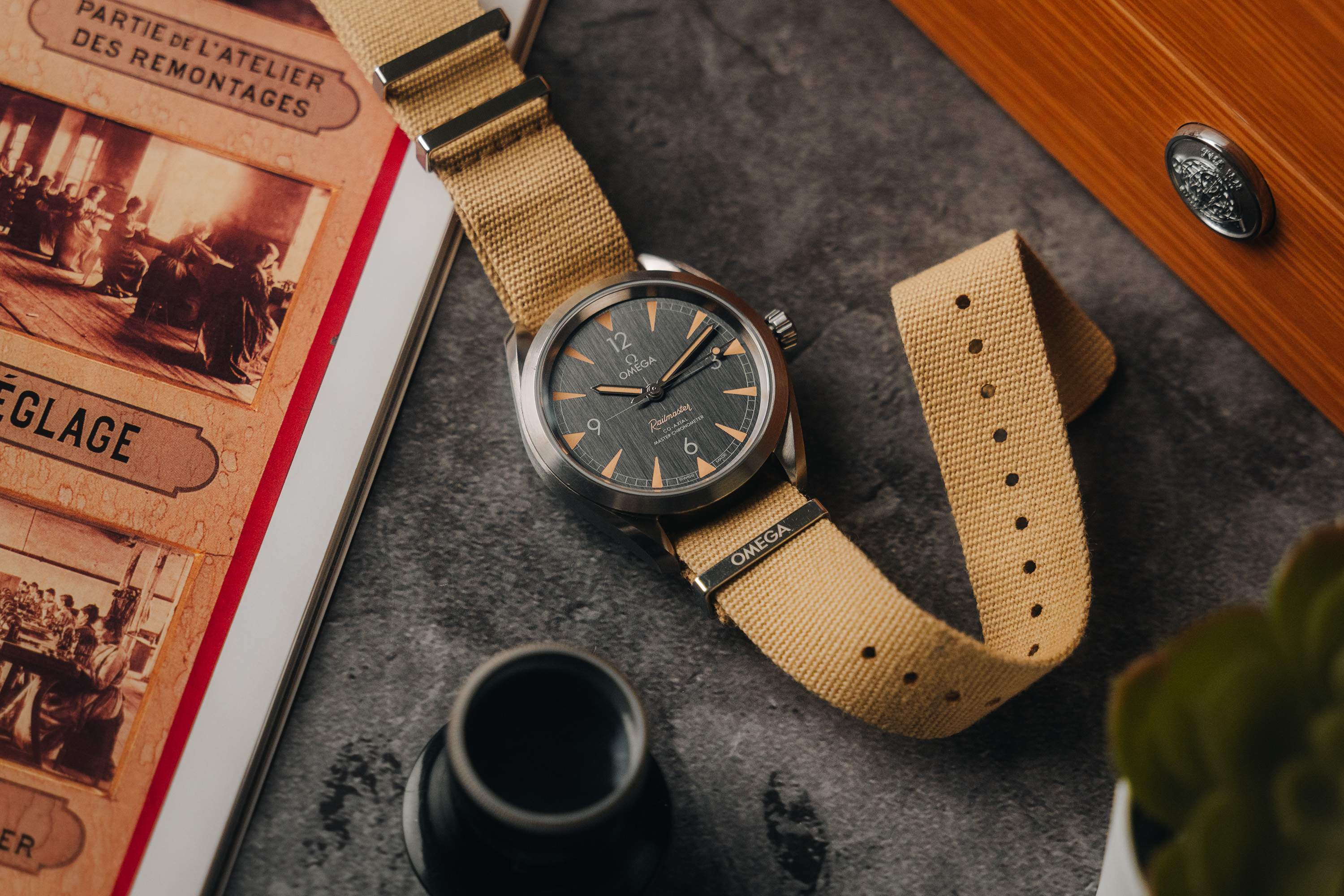 Omega Seamaster Railmaster 220.12.40.20.01.001 Thumbnail 6