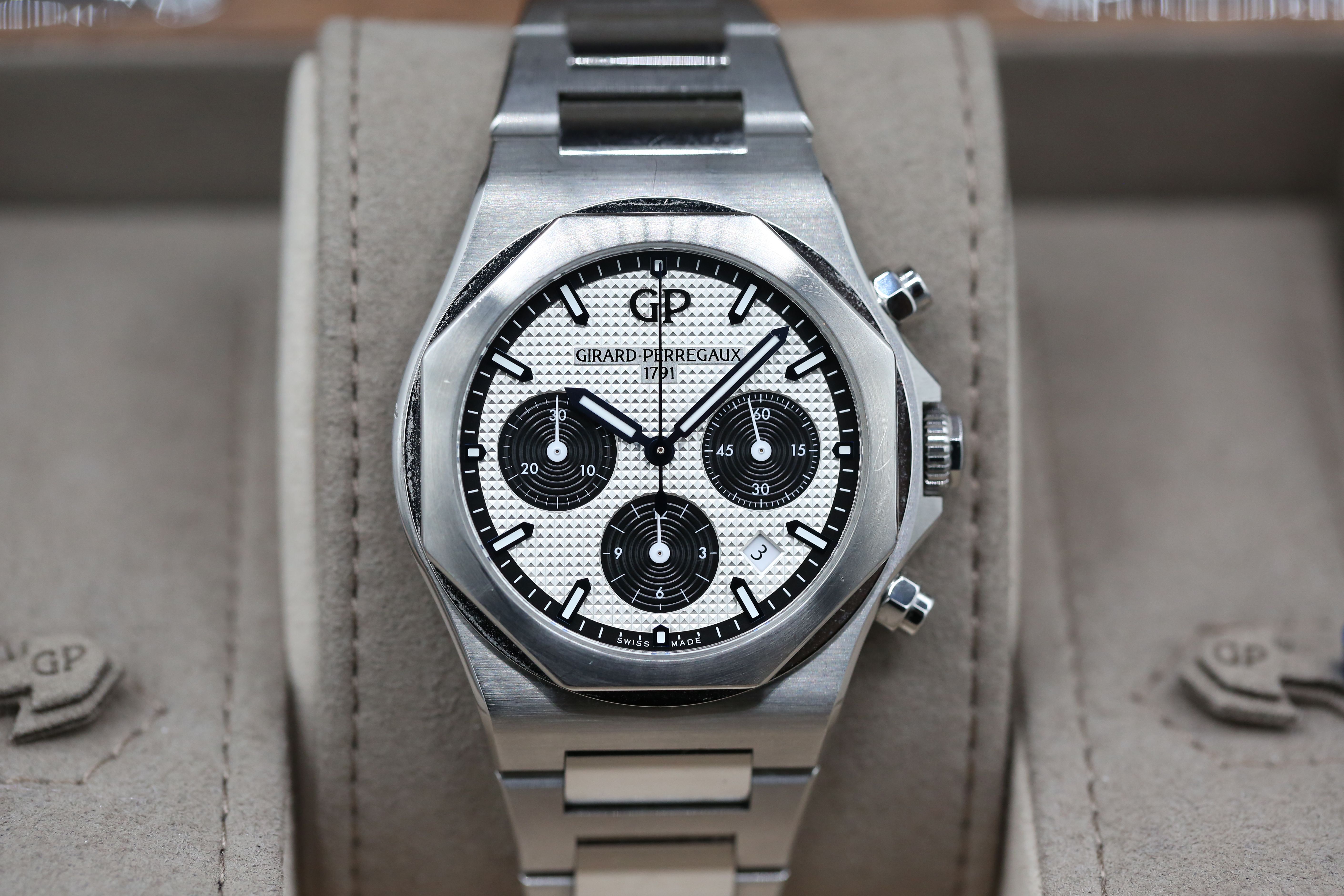 Girard Perregaux Laureato 81020-11-131-11A Thumbnail 3