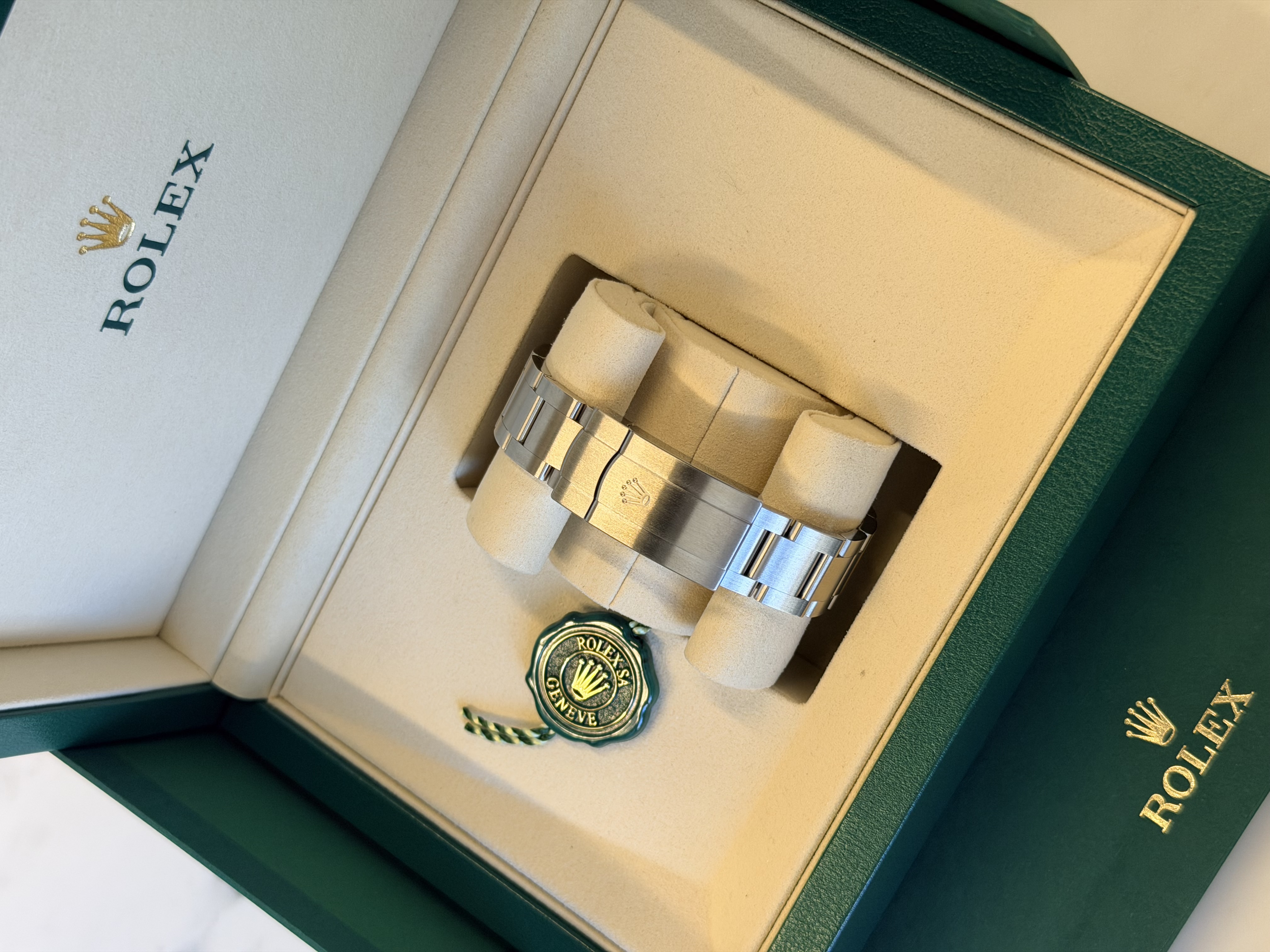 Rolex Oyster Perpetual 126000 Thumbnail 5