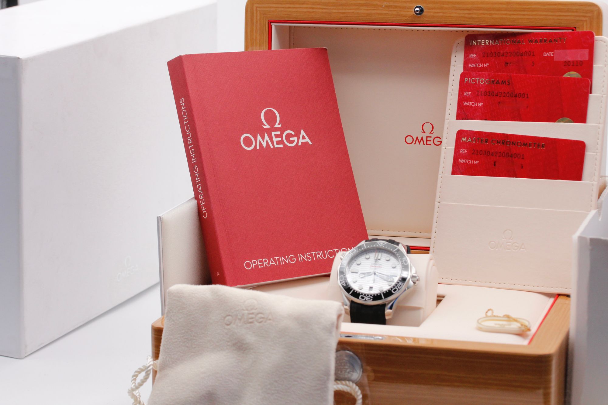 Omega Seamaster Diver 300m 210.32.42.20.04.001 Thumbnail 5