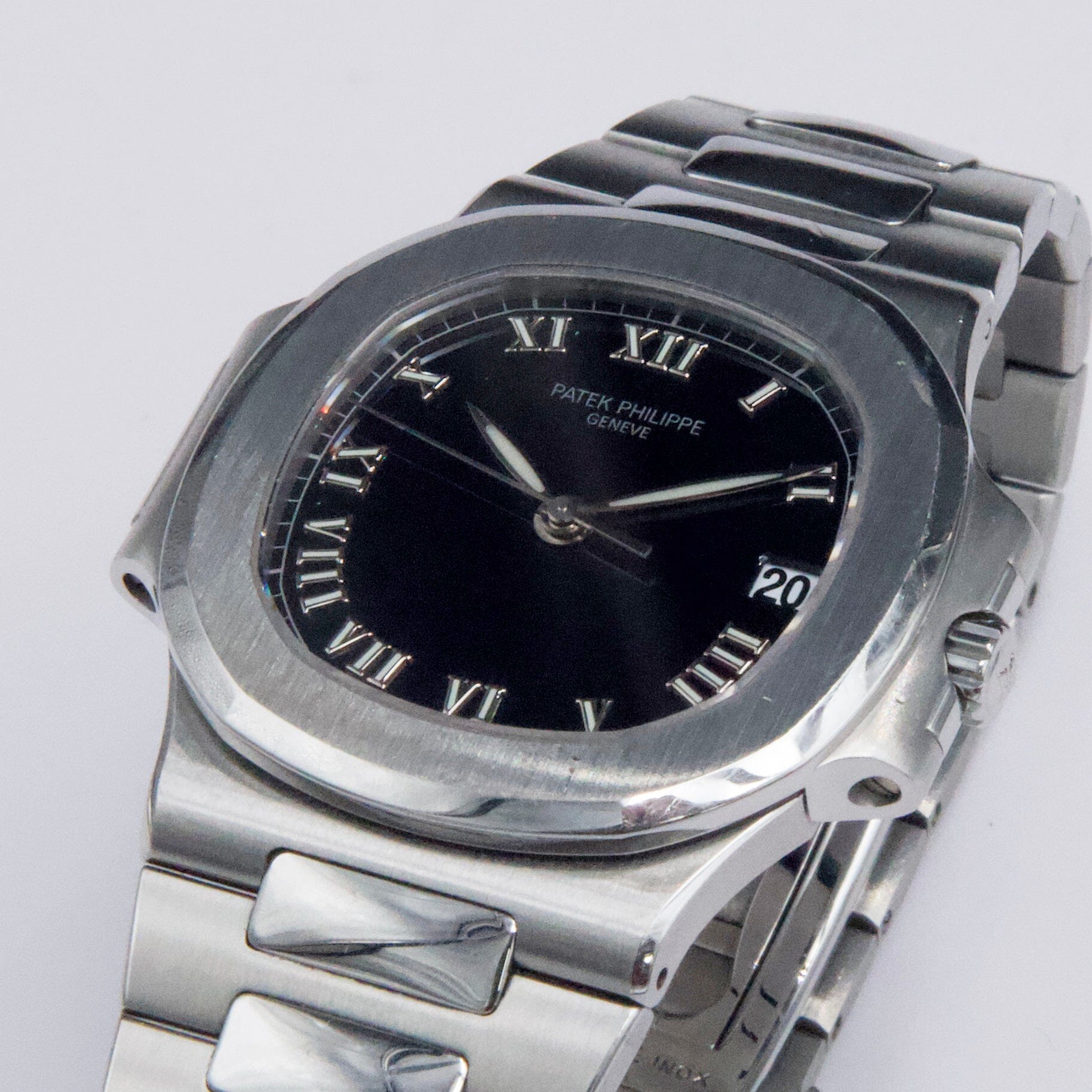 Patek Philippe Nautilus 3800/1A Thumbnail 2