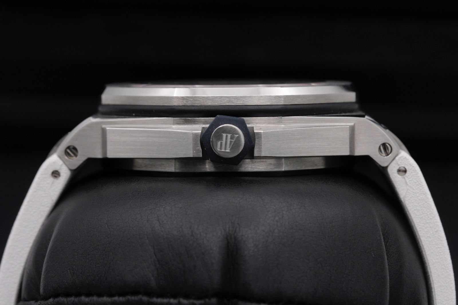 Audemars Piguet Royal Oak Offshore 15710ST.OO.A010CA.01 Thumbnail 3