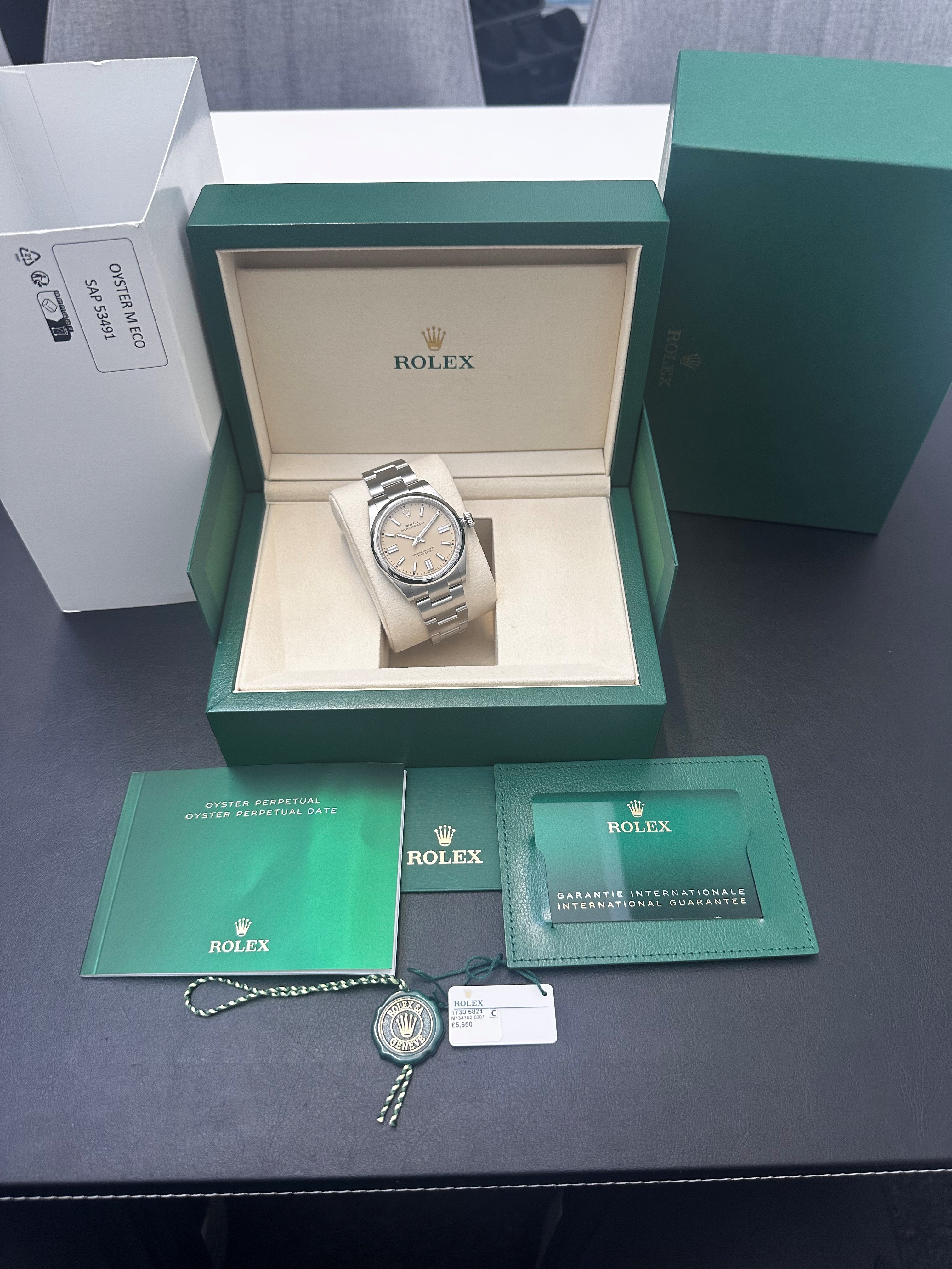 Rolex Oyster Perpetual 41 134300 Thumbnail 6