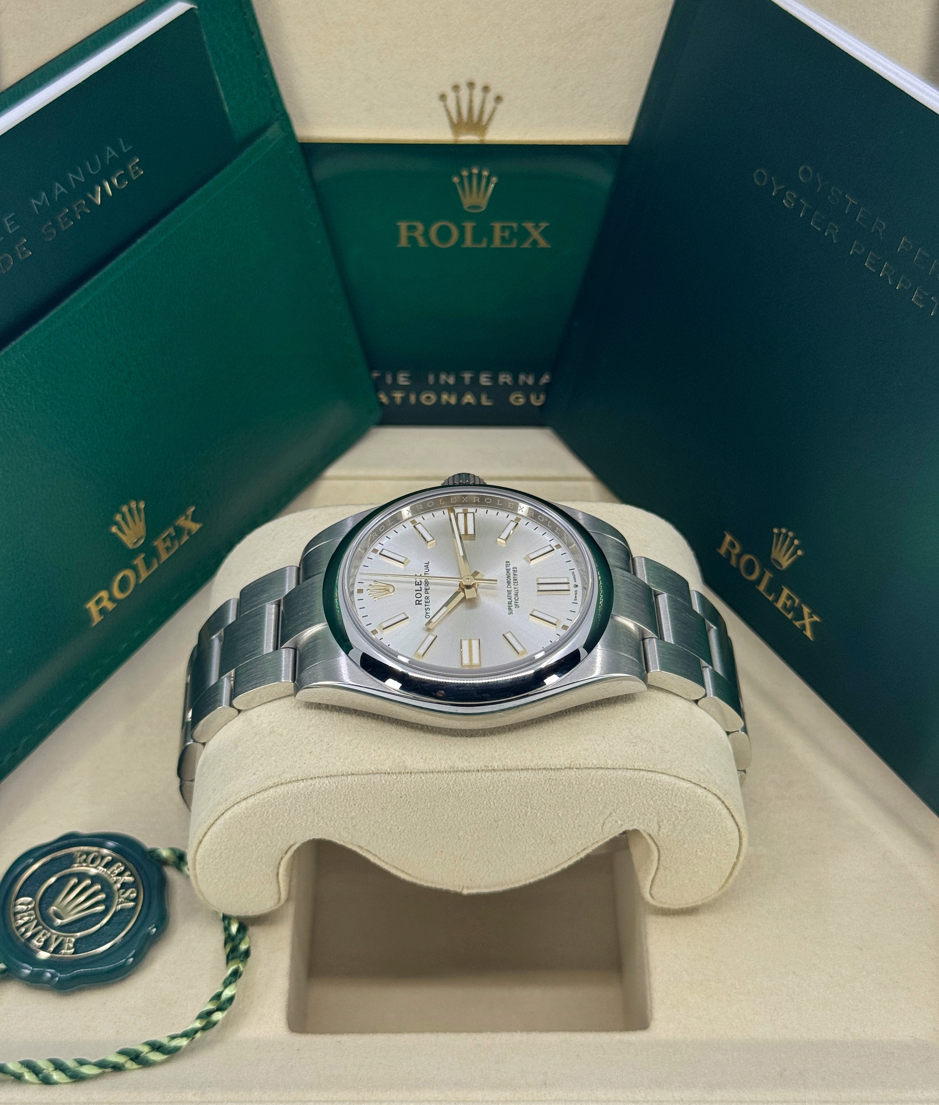 Rolex Oyster Perpetual 41 134300 Thumbnail 2