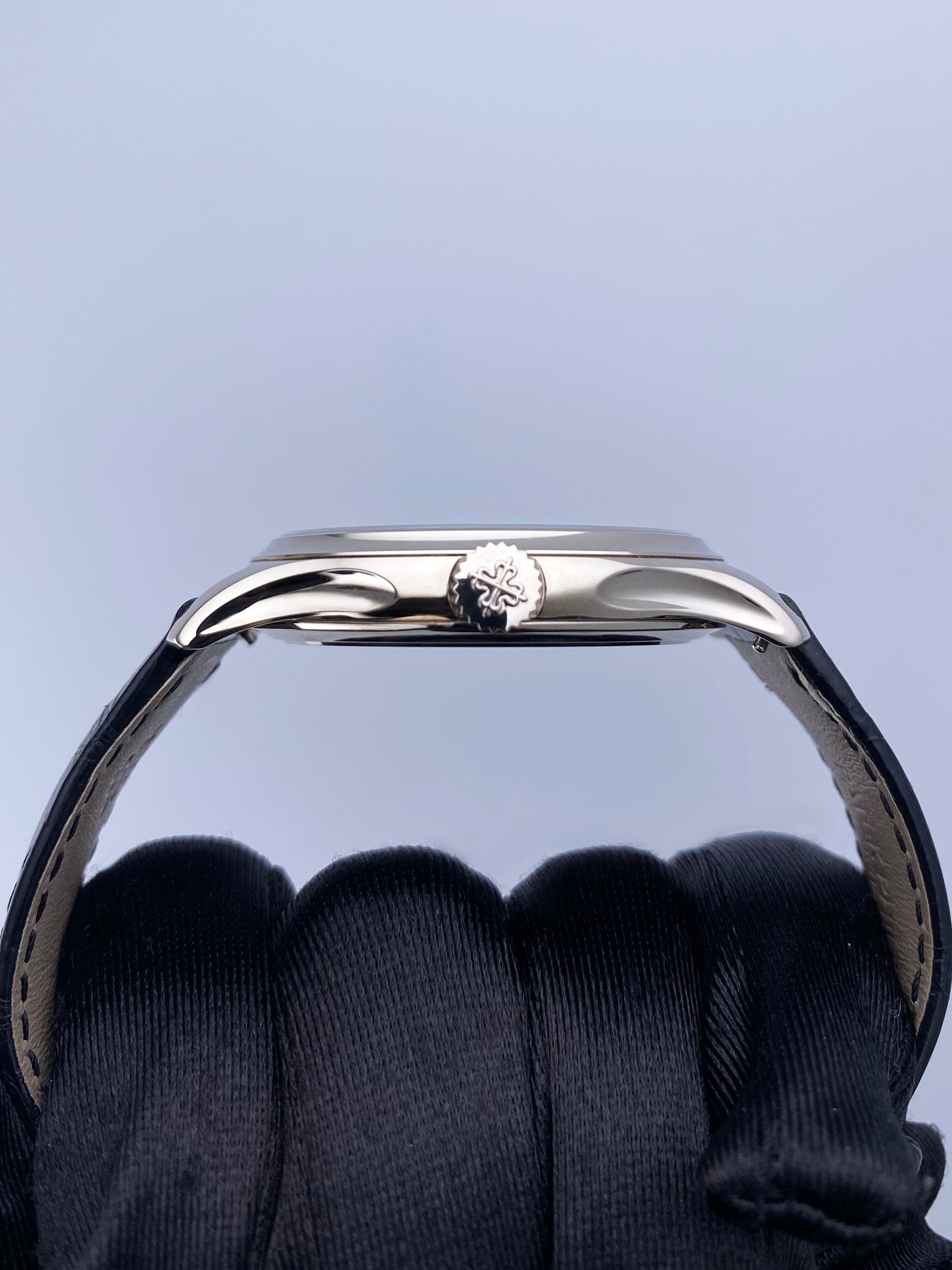 Patek Philippe Calatrava 5227G-010 Thumbnail 4