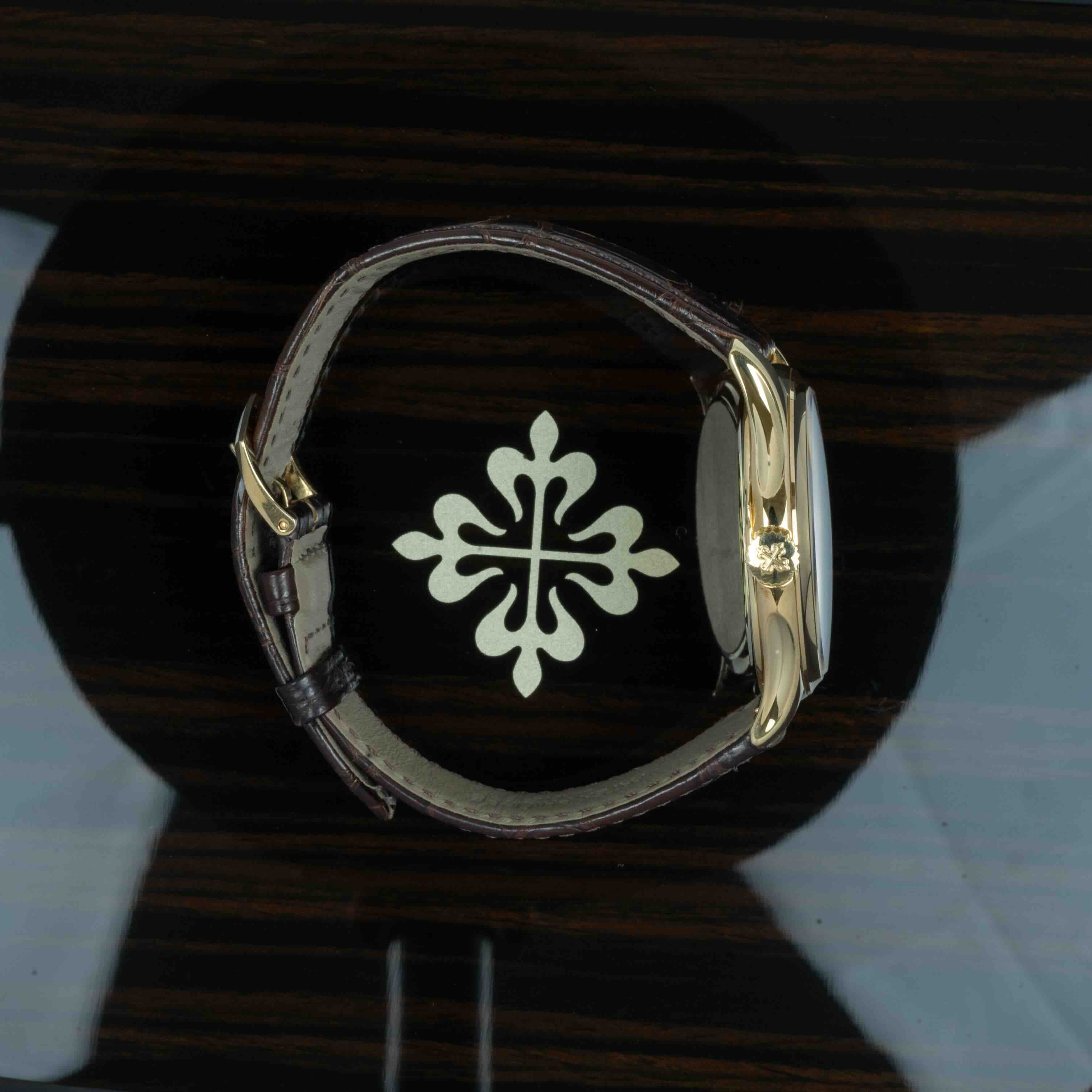 Patek Philippe Calatrava 5227J-001 Thumbnail 2