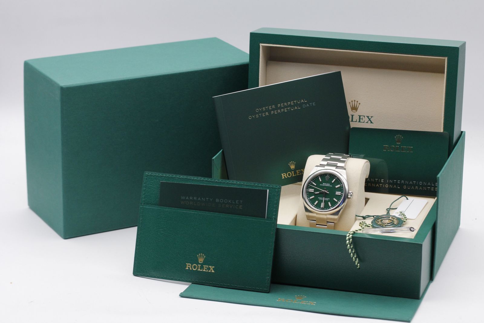 Rolex Oyster Perpetual 41 134300 Thumbnail 5
