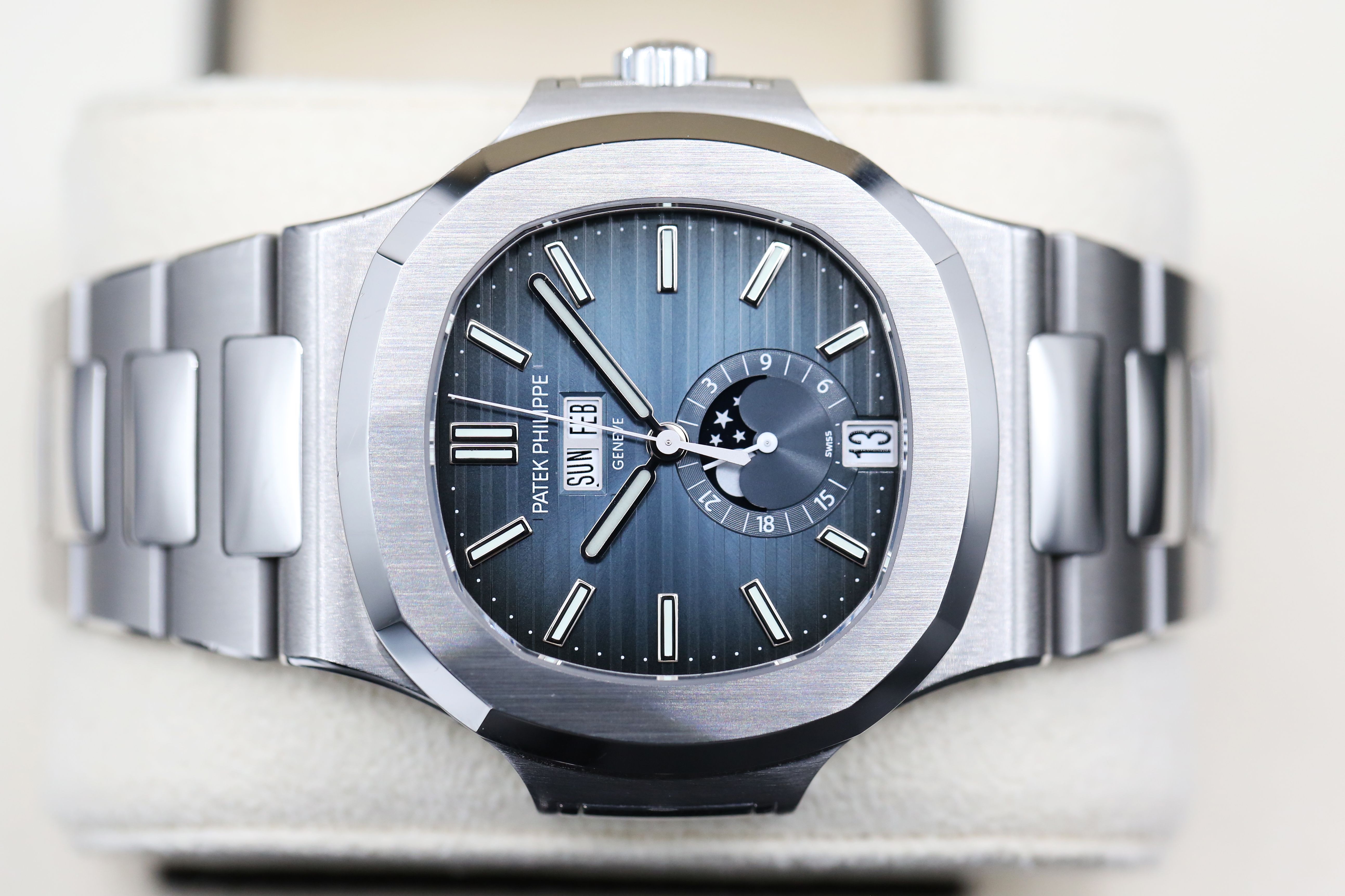 Patek Philippe Nautilus 5726/1A-014 Thumbnail 5