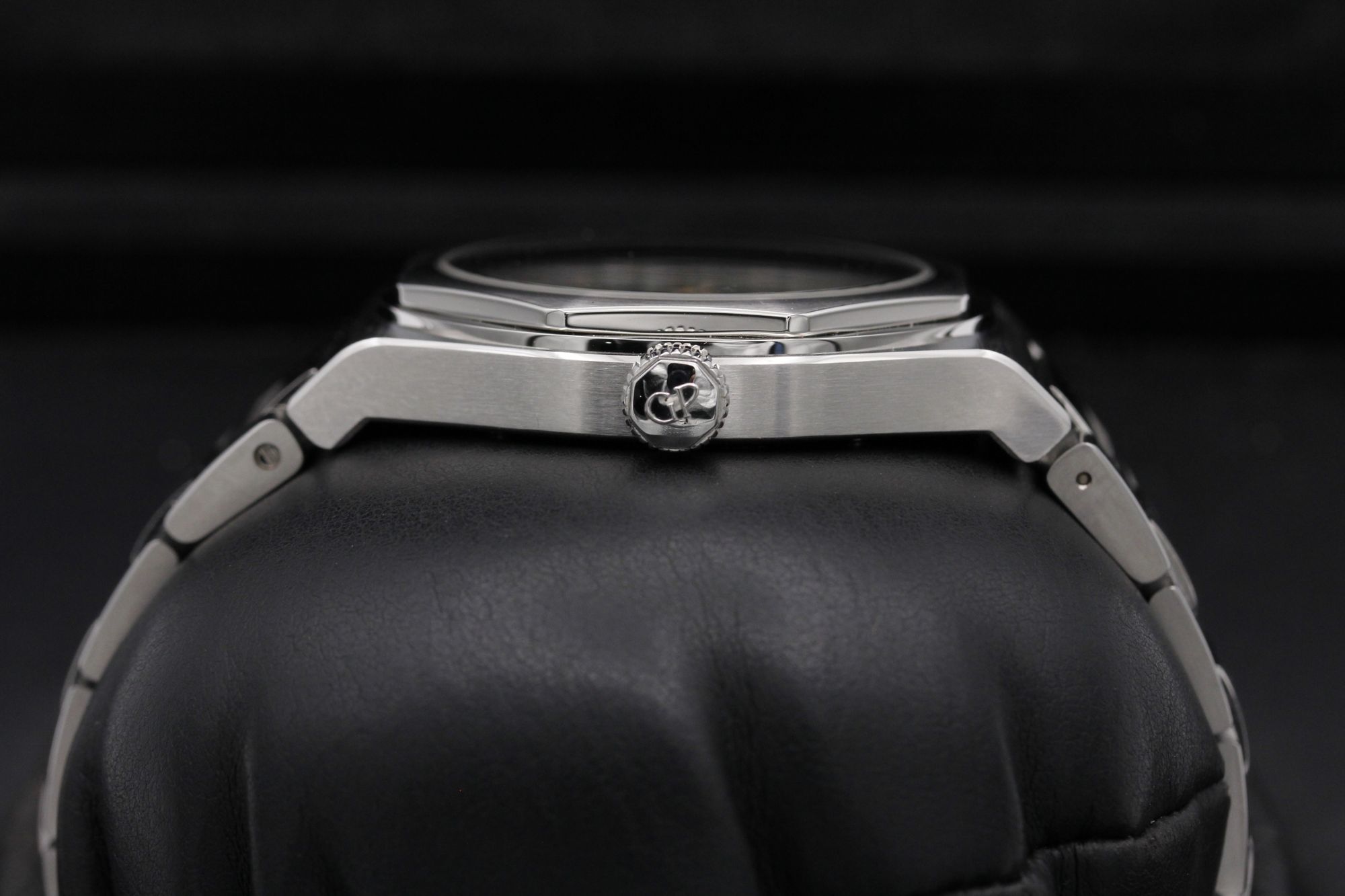 Girard Perregaux Laureato 81005-11-3407-1CM Thumbnail 3