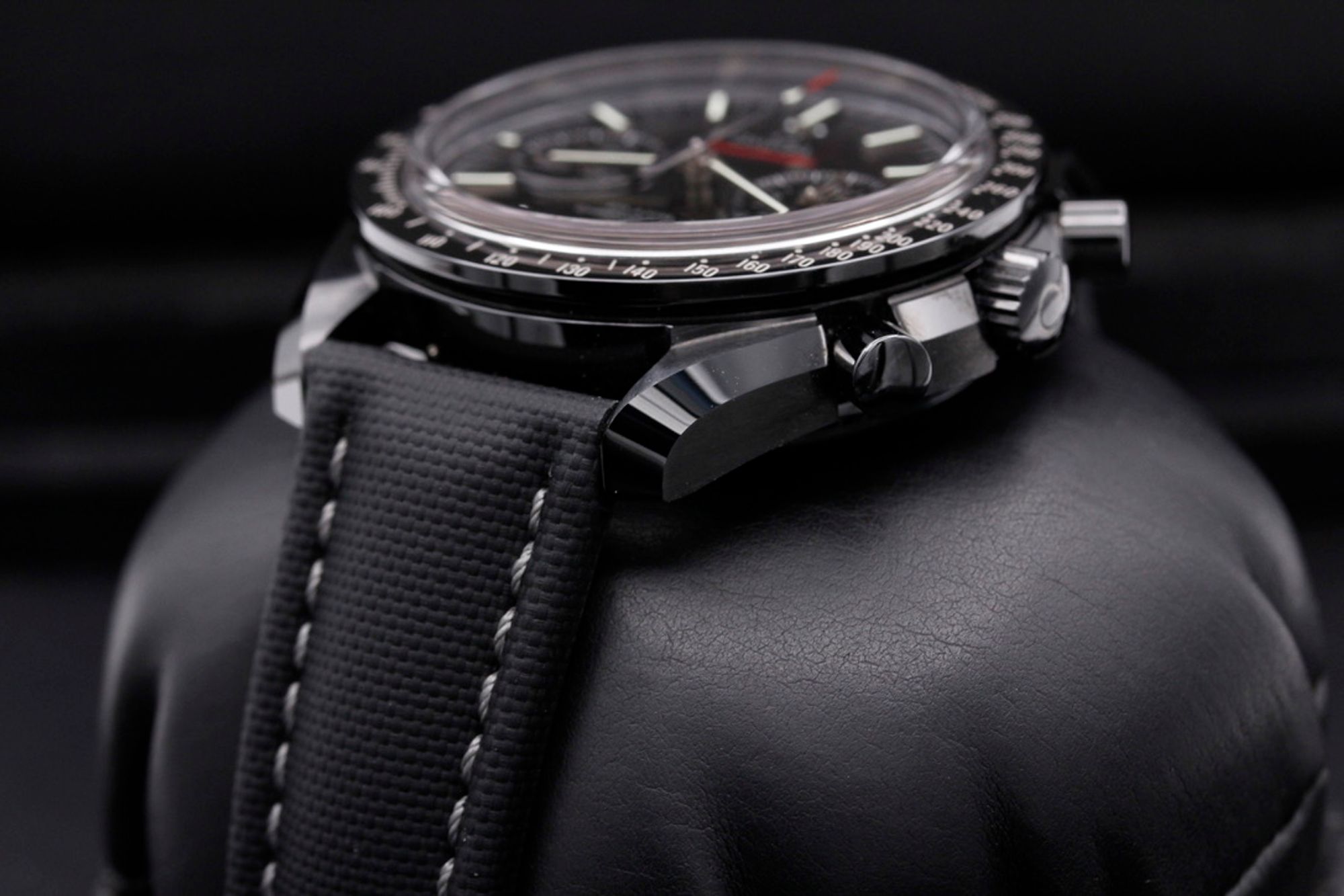 Omega Speedmaster Dark Side of the Moon 311.92.44.51.01.003 Thumbnail 2