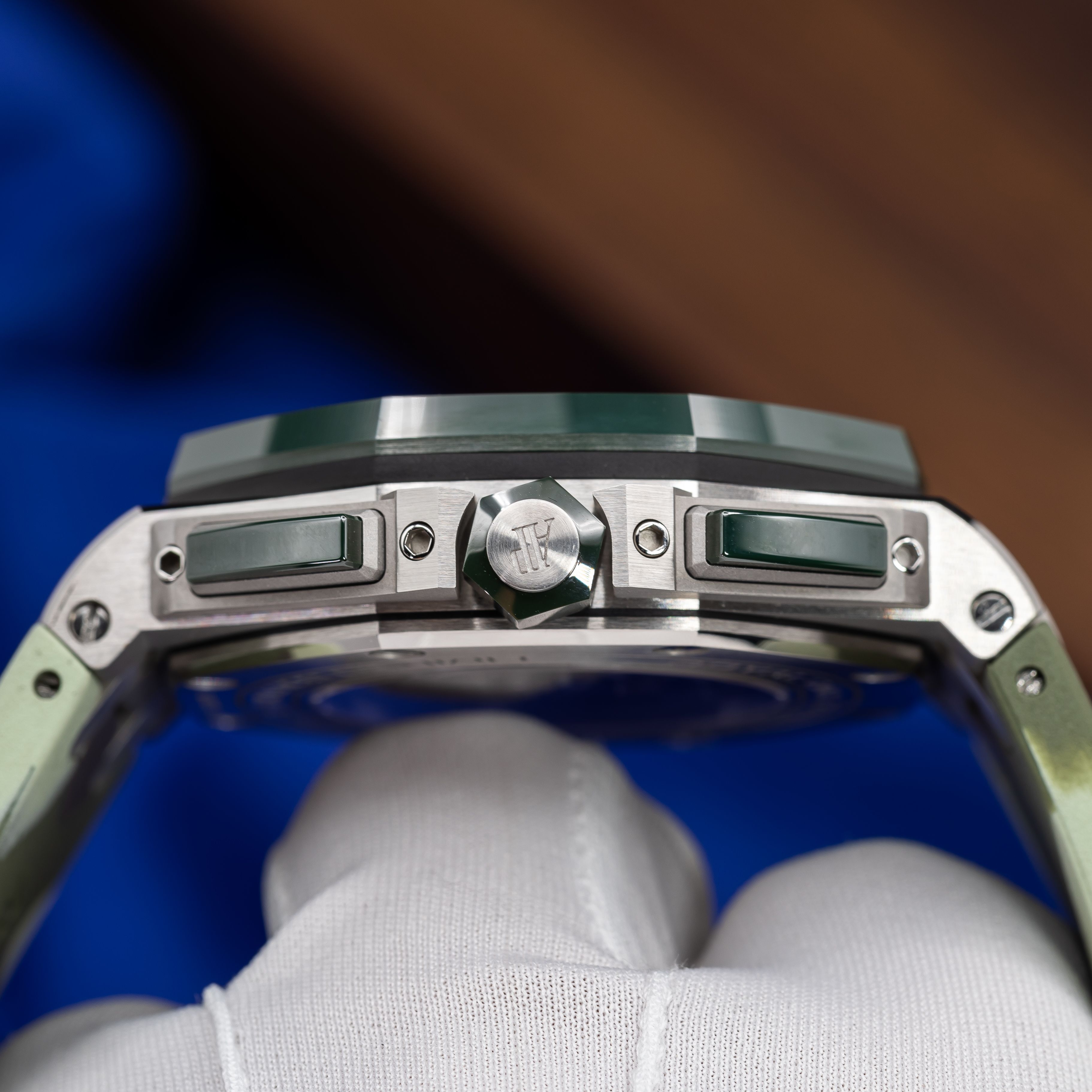 Audemars Piguet Royal Oak Offshore 26400SO.OO.A055CA.01 Thumbnail 2