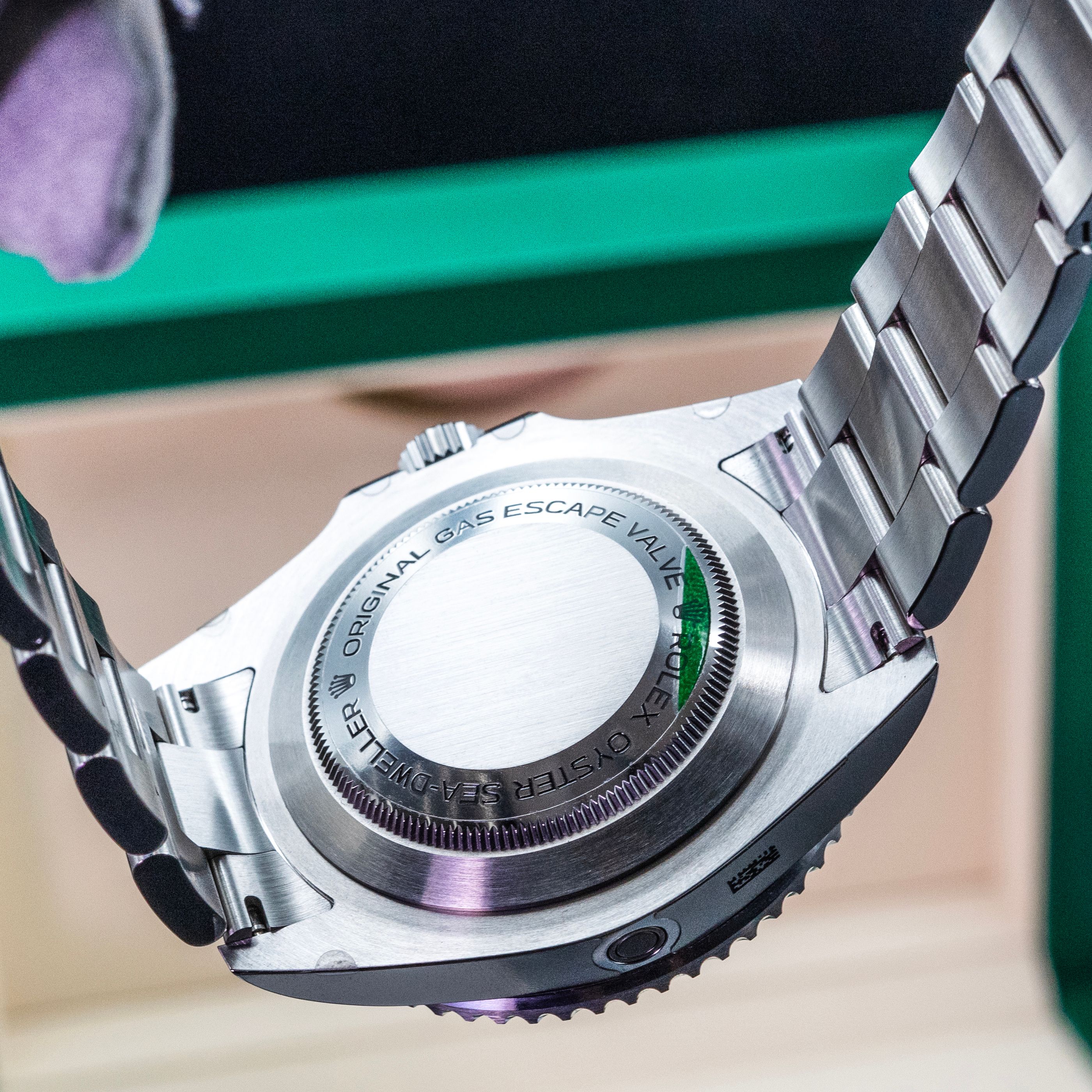 Rolex Sea-Dweller 126600 Thumbnail 4